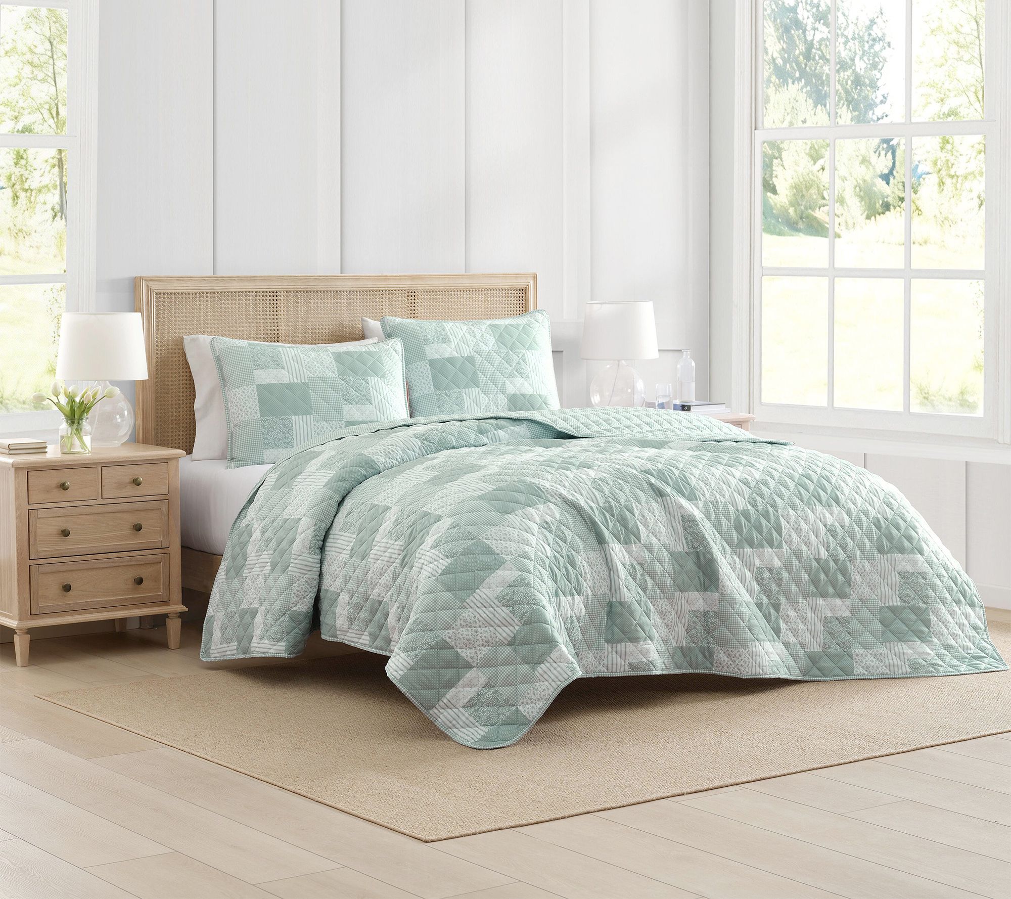 Martha Everyday Piper Patchwork Reversible Green TW Quilt Set