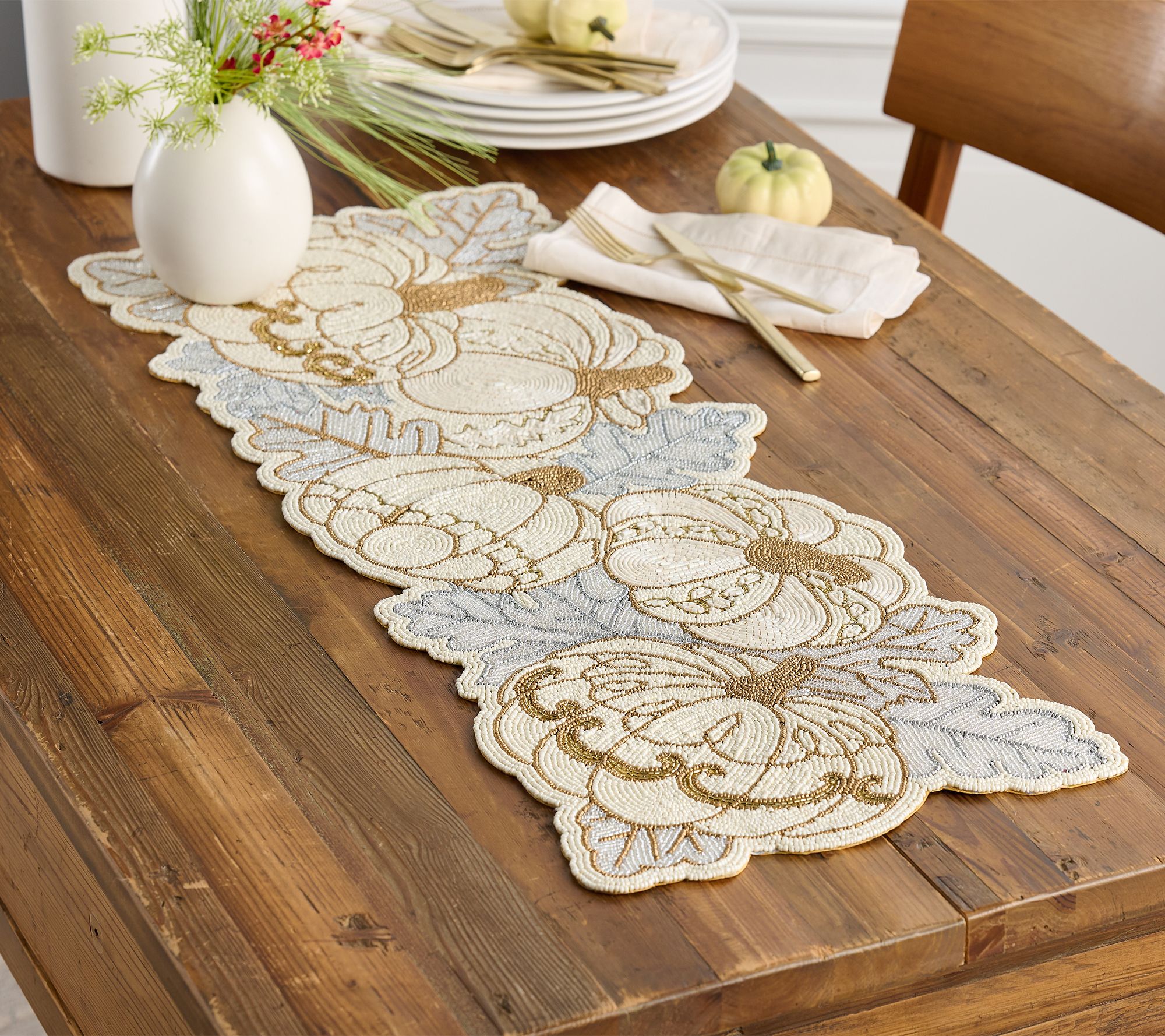 Protective plain white paper doilies For The Dining Table 