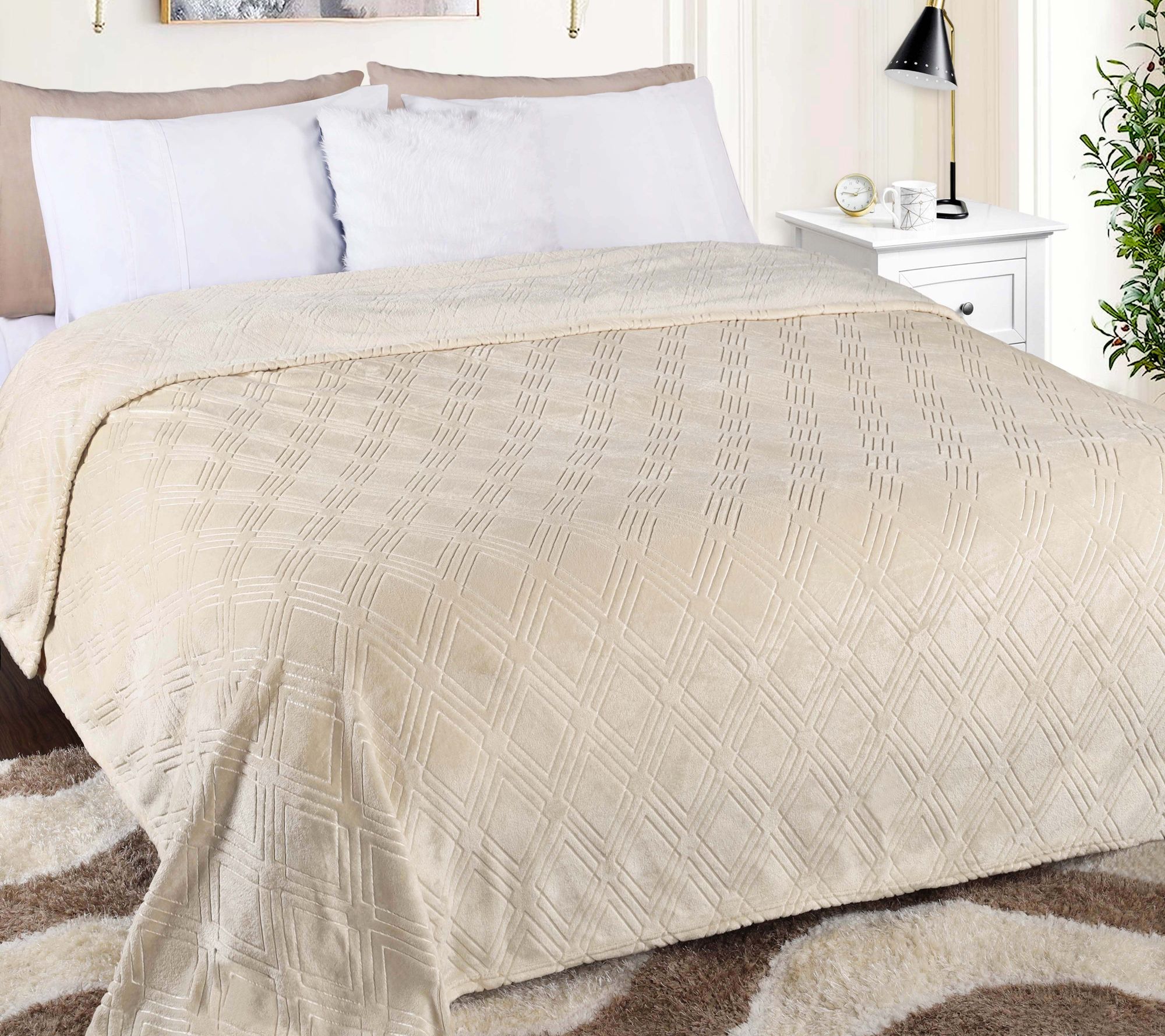Superior Diamond Flannel Fleece Ultra-Soft Throw Blanket