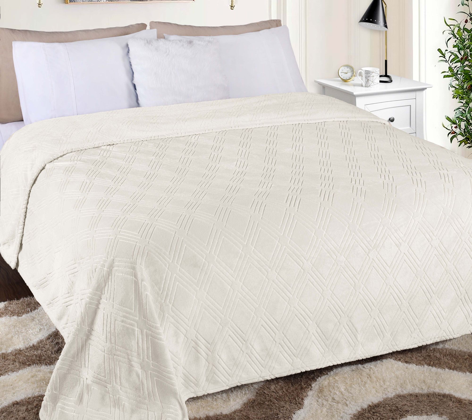 Superior Diamond Flannel Fleece Ultra-Soft Throw Blanket