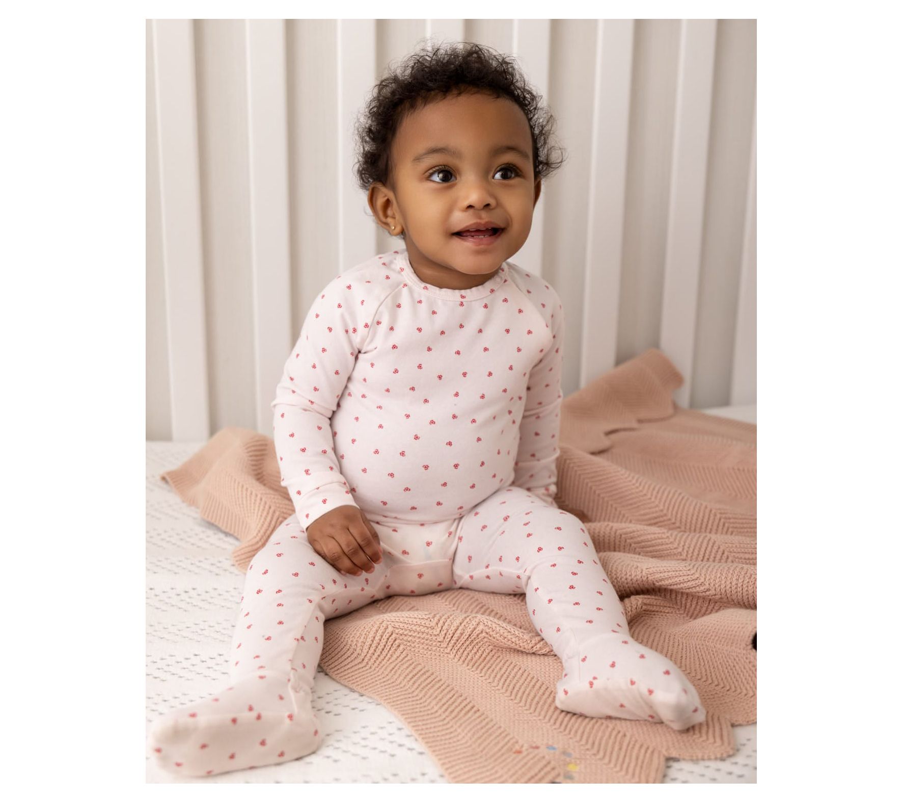 マミー⭐︎ MiniMoi Baby Clover-Print Hidden Zipper Footie - QVC.com
