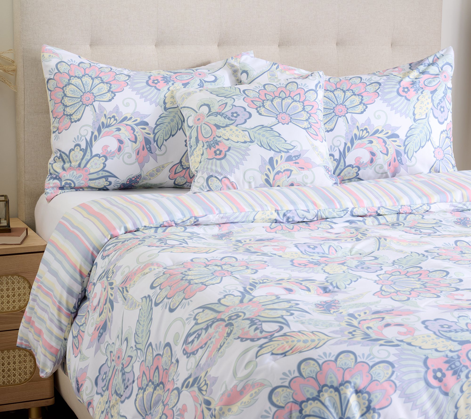 Home Reflections Coastal Queen Comforter Set w/ Dec Pillow