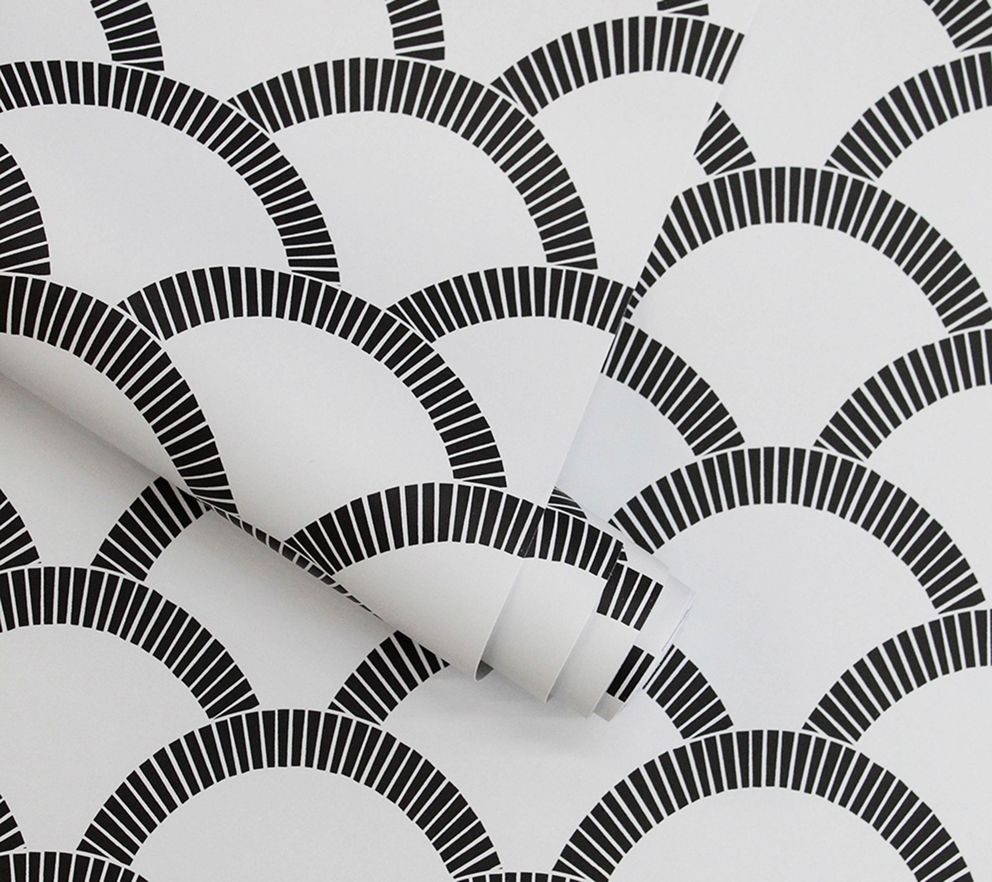 Tempaper 2 Double Rolls 20.5" x 33' Mosaic Scallop Wallpaper