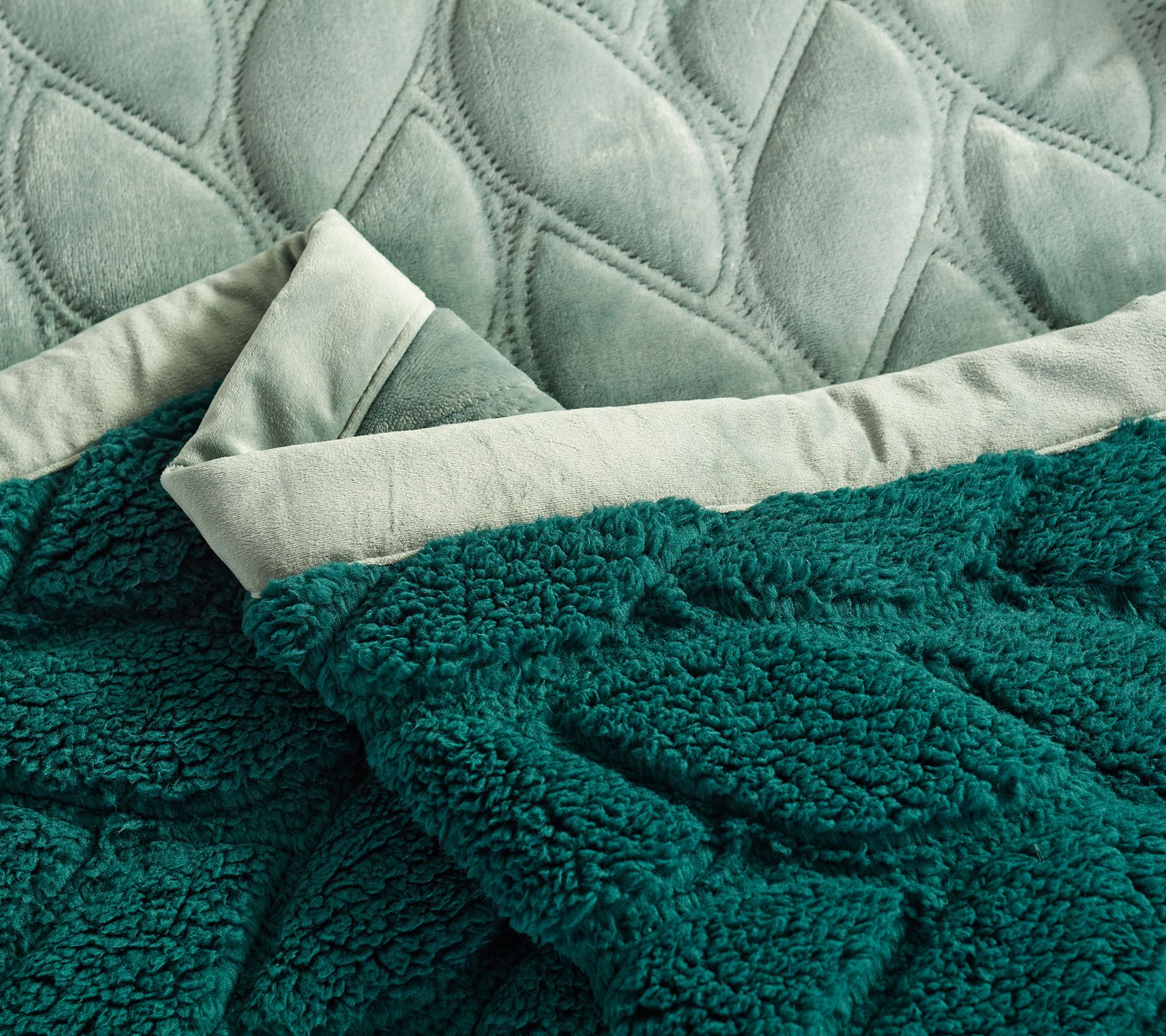 Berkshire Ultrasonic Loftmink Sherpa Blanket w/Shams King