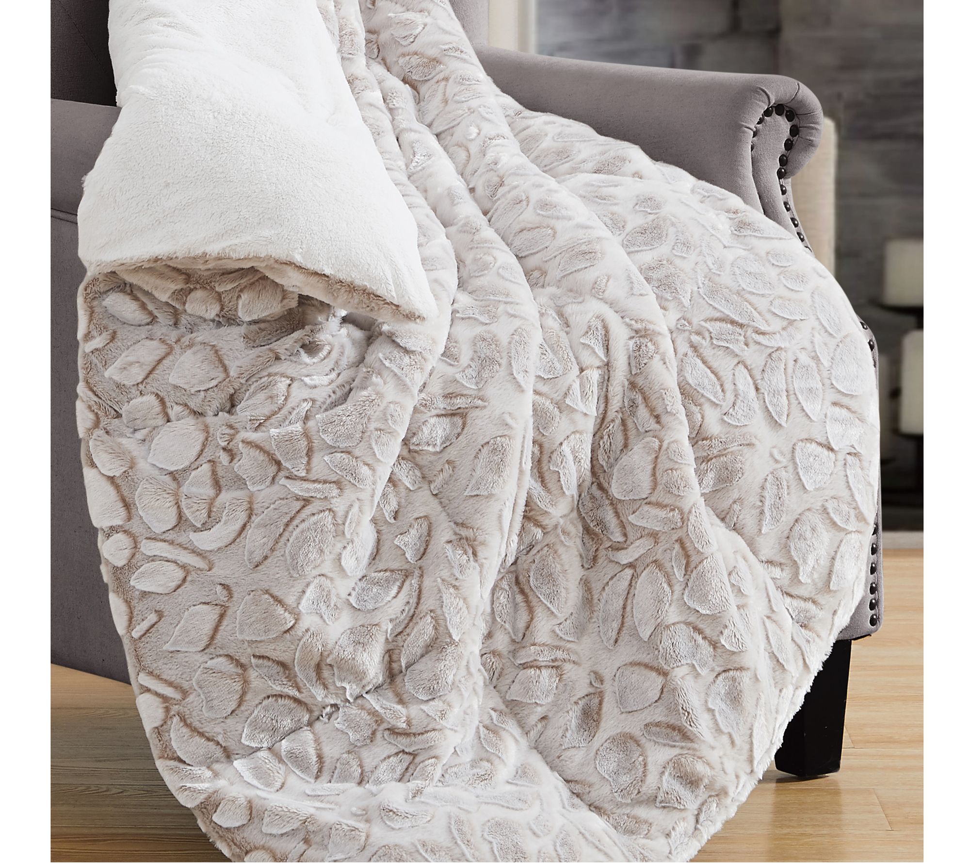 Christian Siriano NY Carved Faux Fur Ivory Boxed Throw