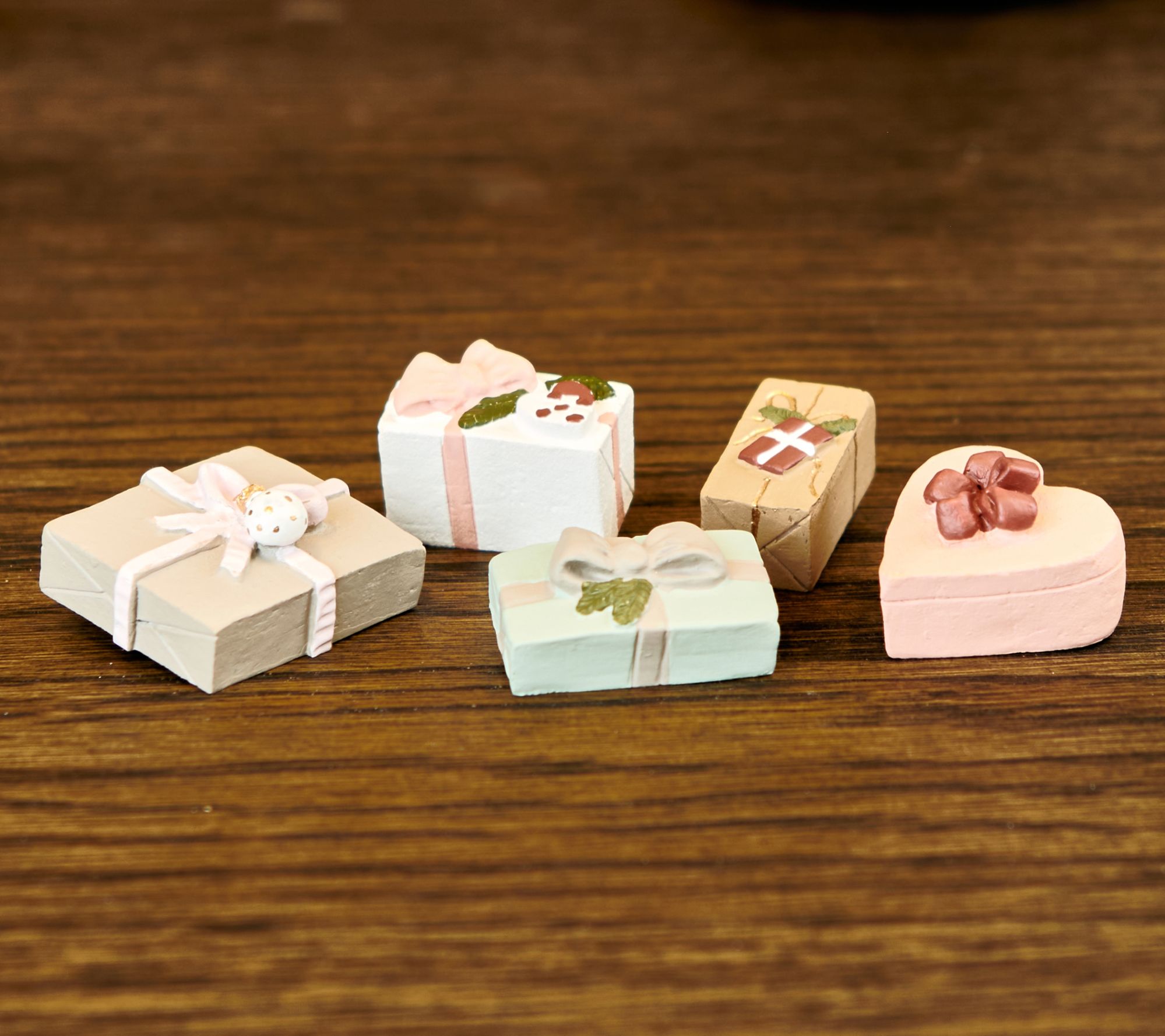 Klarborg Christmas Gifts Figurines