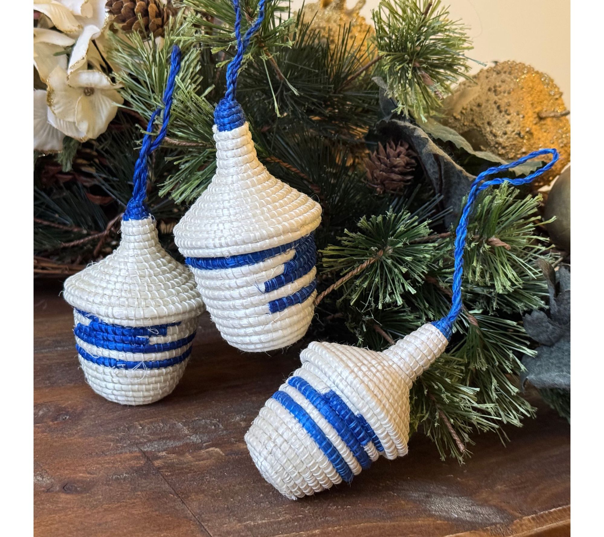 Global Crafts Rwanda Woven Basket Shaped Orname nts Set of 3