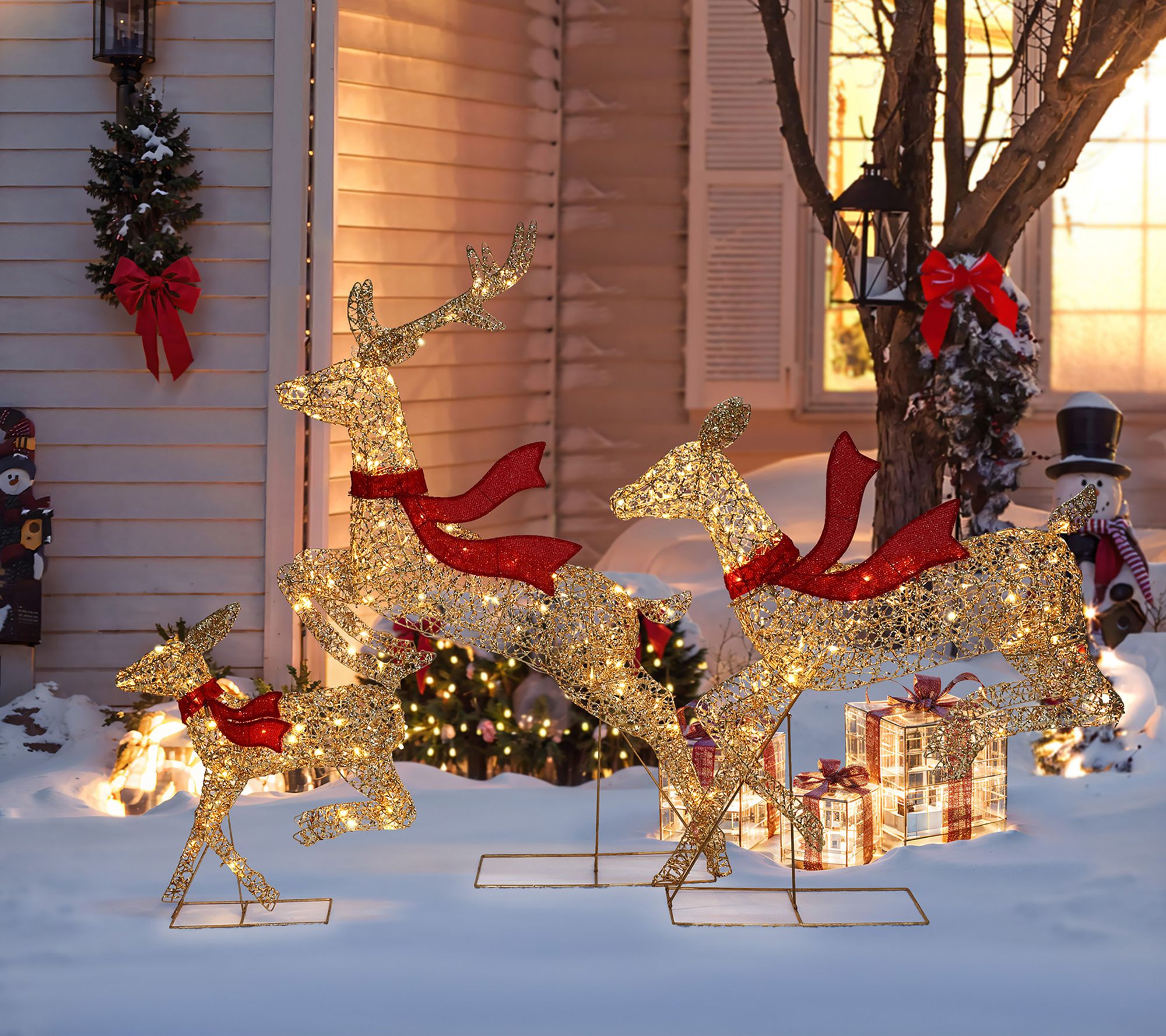 LuxenHome Lighted 3-Pc Champagne Gold Deer Outd oor Decoration