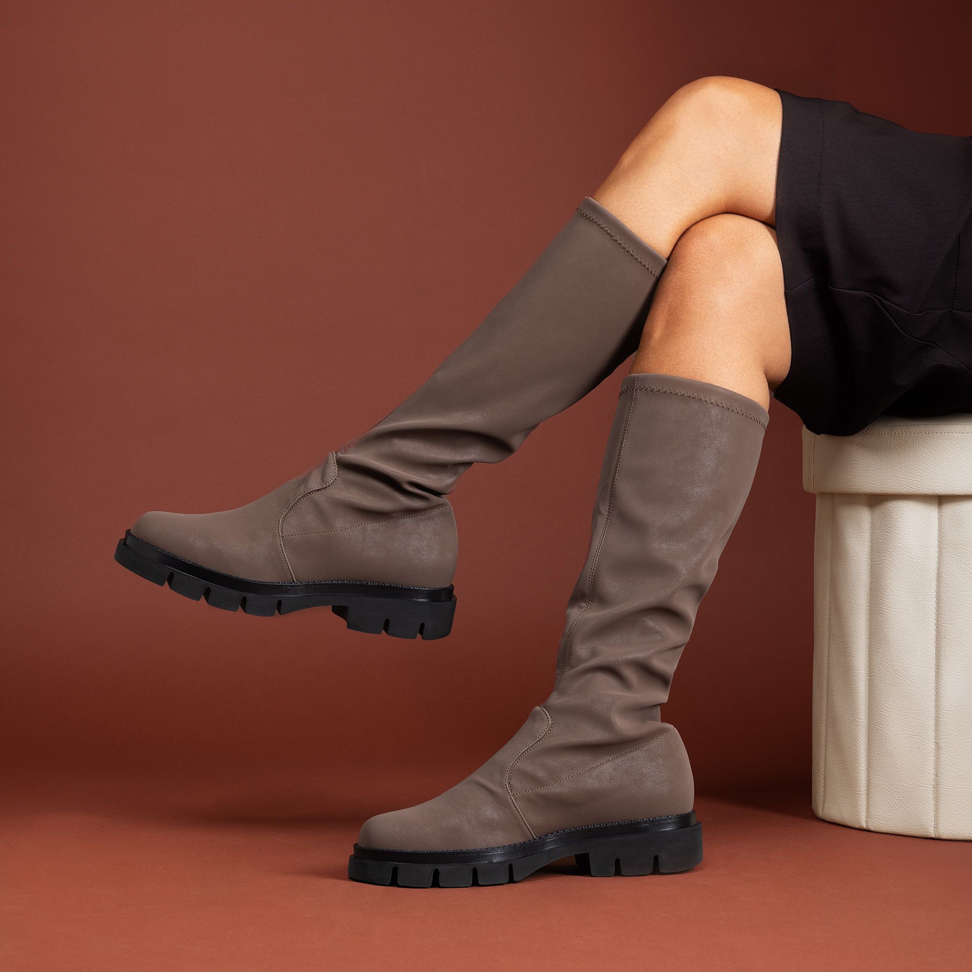 Soffice Sogno
Stivali in tessuto
elasticizzato
con tacco 4cm