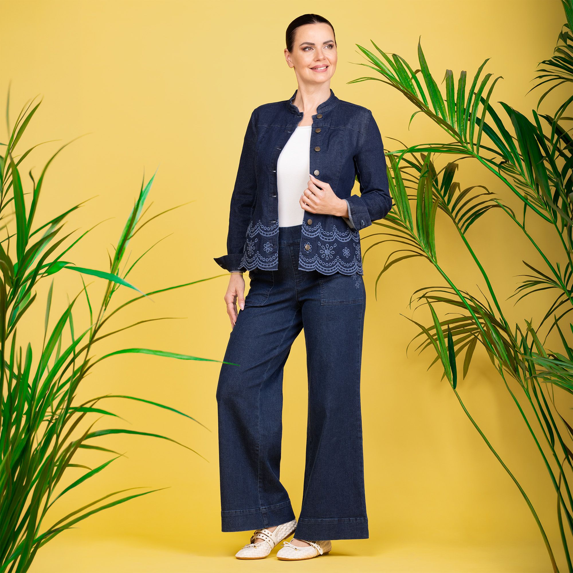 Nina Leonard
Giacca in denim 
stretch con collo 
alla coreana e ricamo