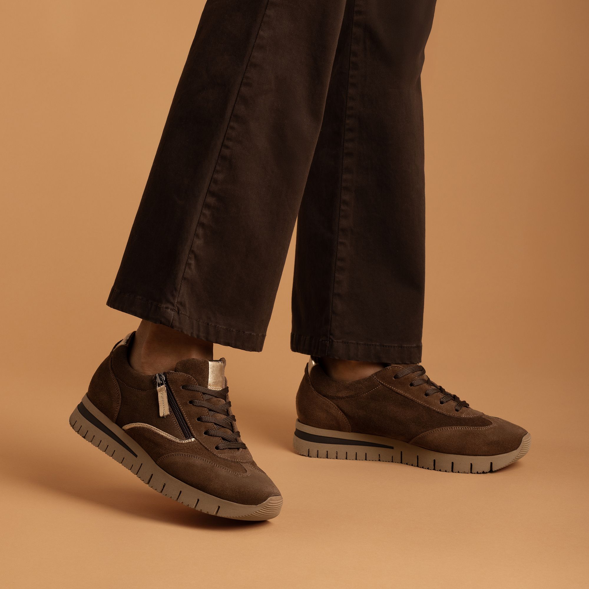 Soffice Sogno
Sneaker in pelle
scamosciata con
suola 3,5 cm