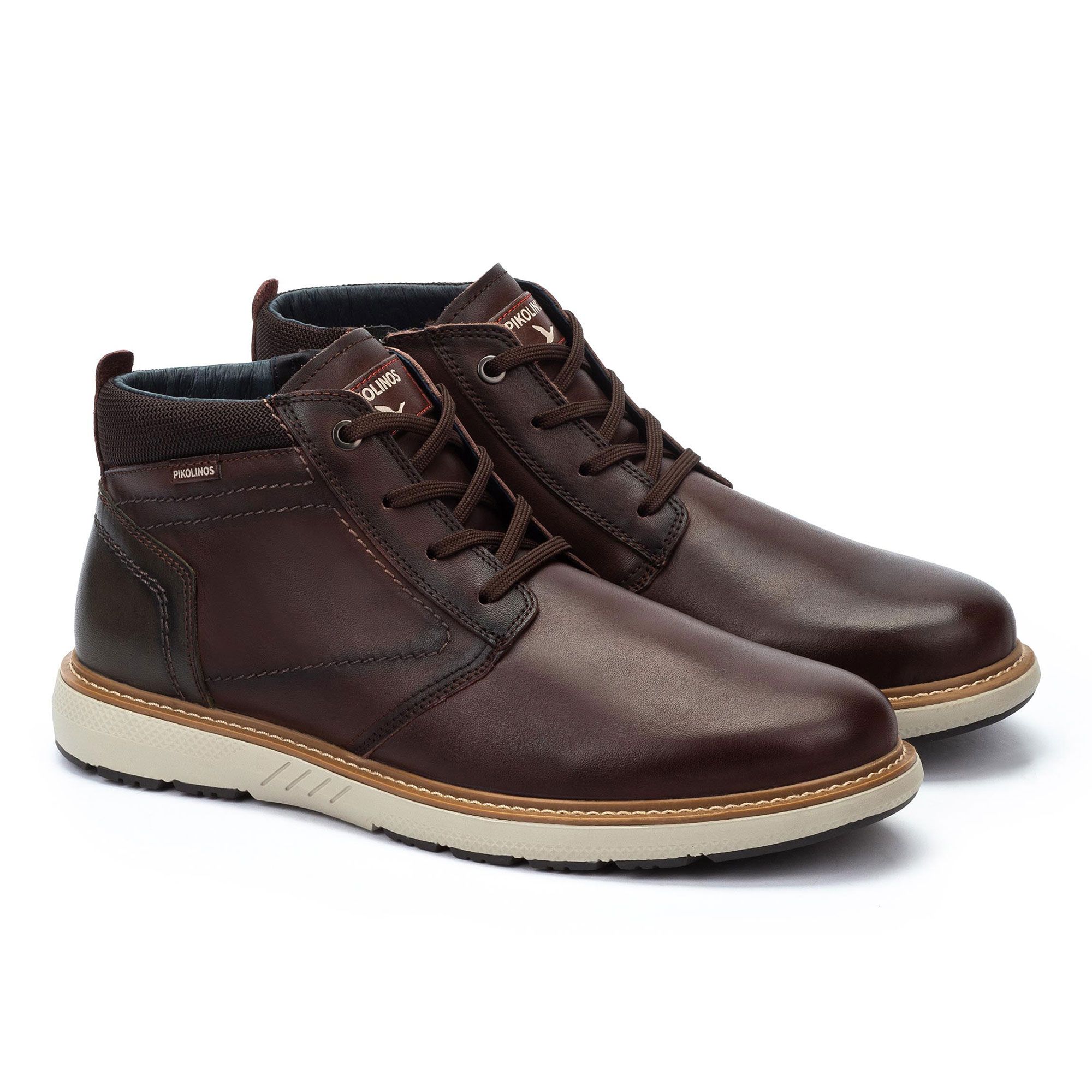 Pikolinos
Stivaletti da uomo
in pelle con zip
e suola 2,5 cm