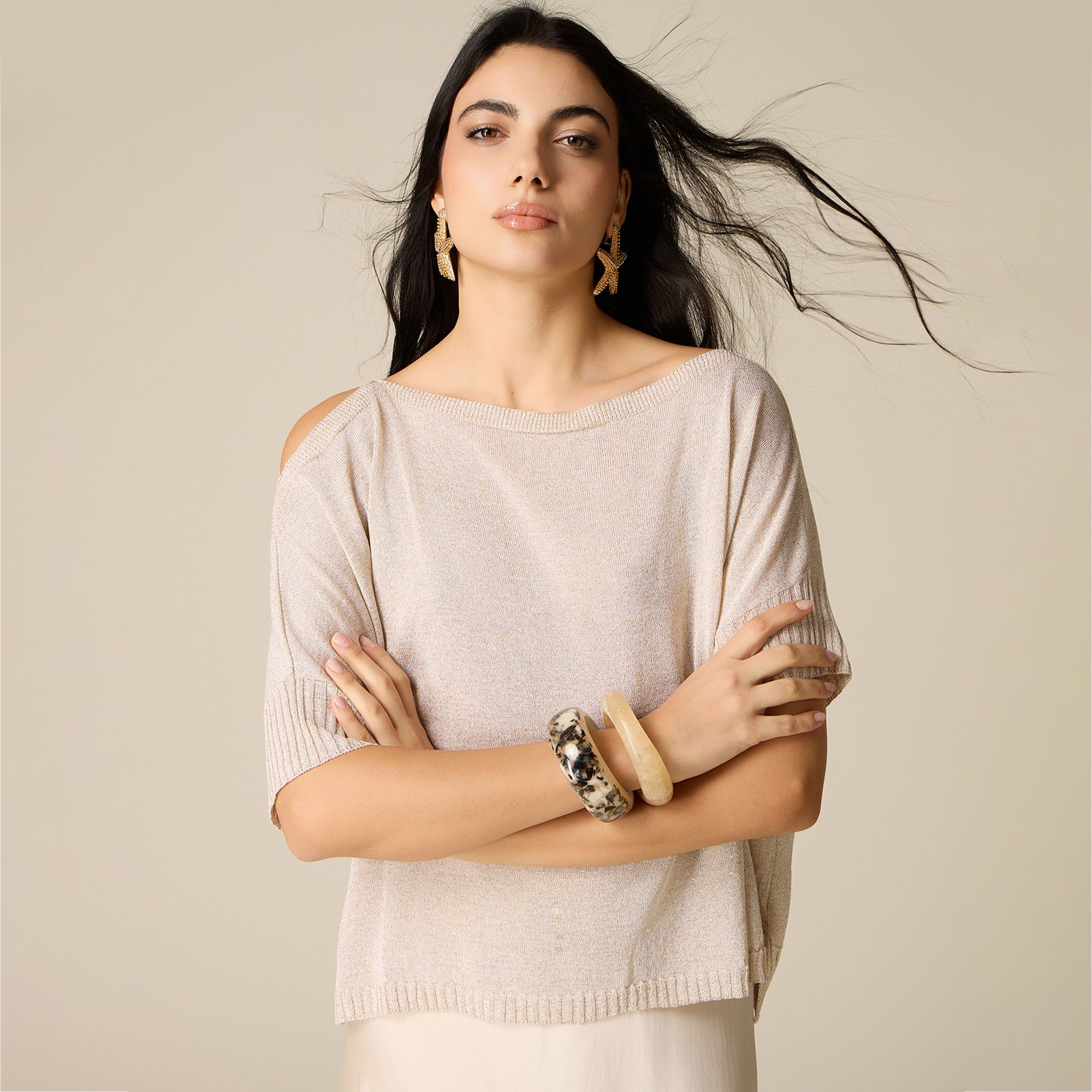 Oltre
Maglia asimmetrica 
lamé con maniche
al gomito