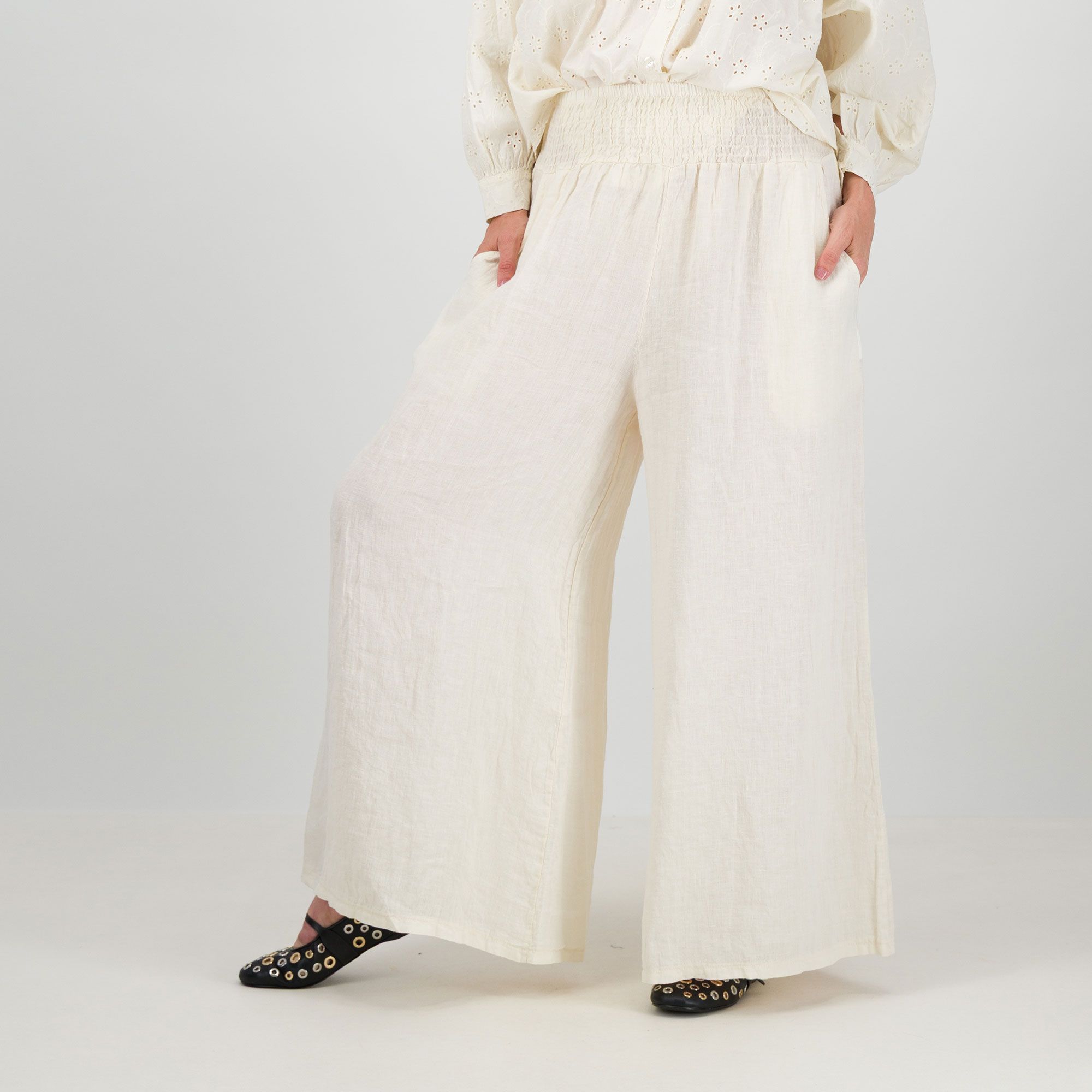 Angela Mele Milano
Pantaloni palazzo
in lino a gamba larga
con tasche