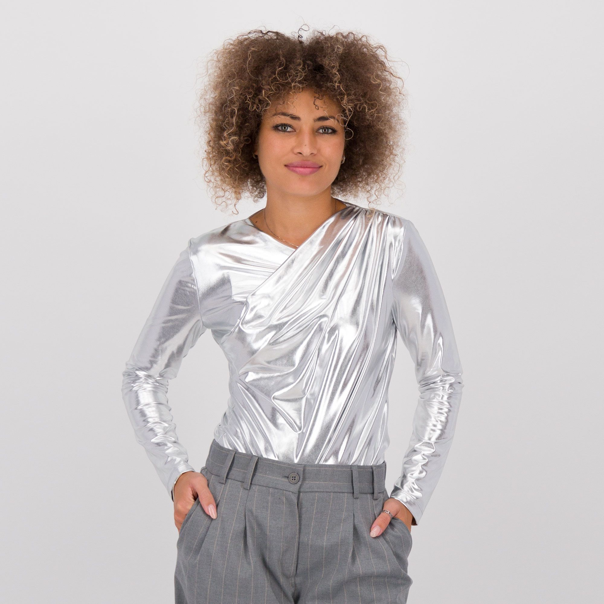 Image of EXTESA Blusa laminata a maniche lunghe con scollo incrociato061