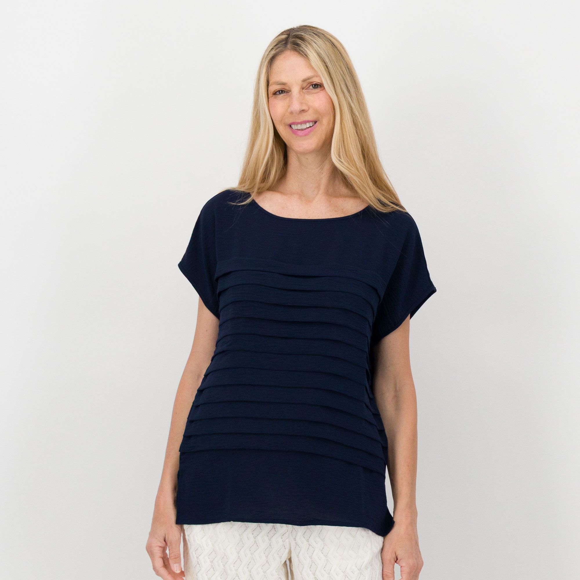 Nina Leonard
Blusa a maniche
corte con scollo
tondo