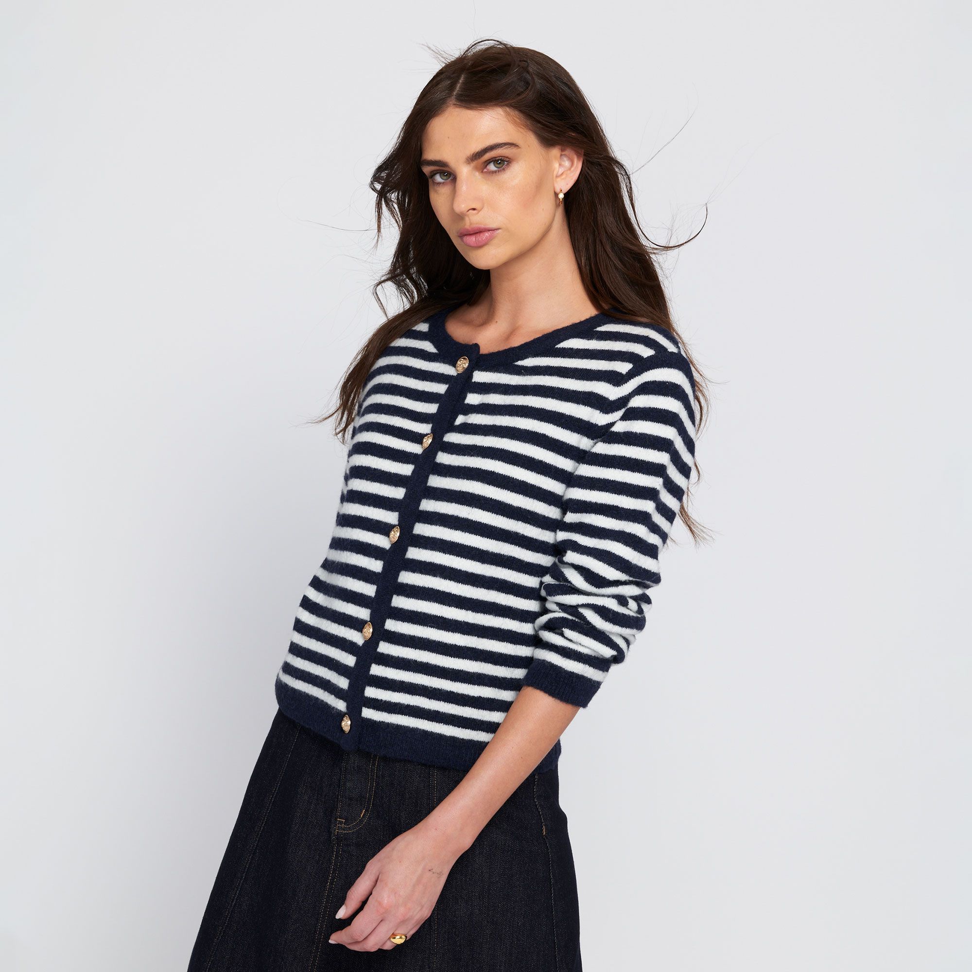 Elle Get The Look
Cardigan a righe
con bottoni
marinari