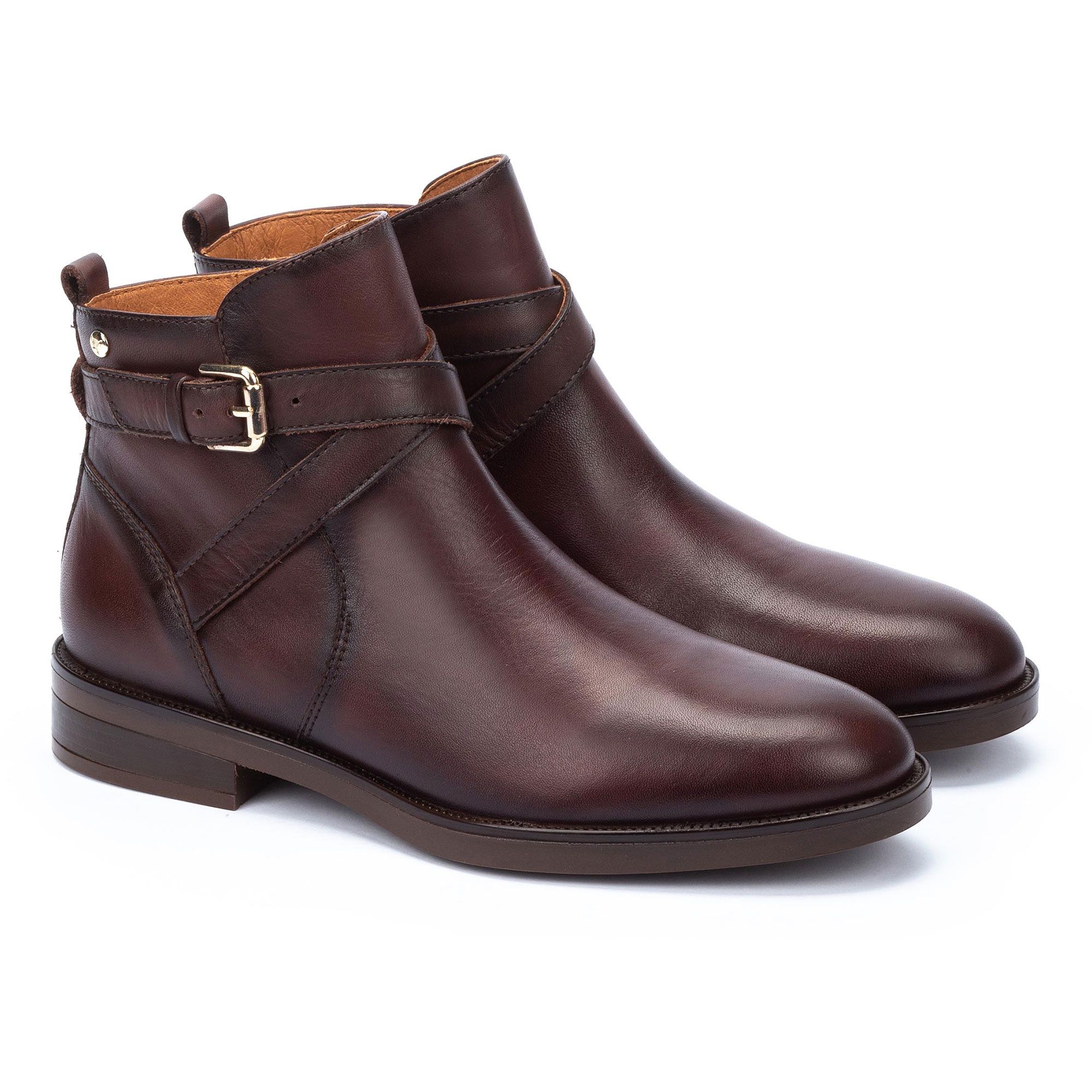 Pikolinos
Stivaletti in pelle
con cinturino
e tacco 3 cm