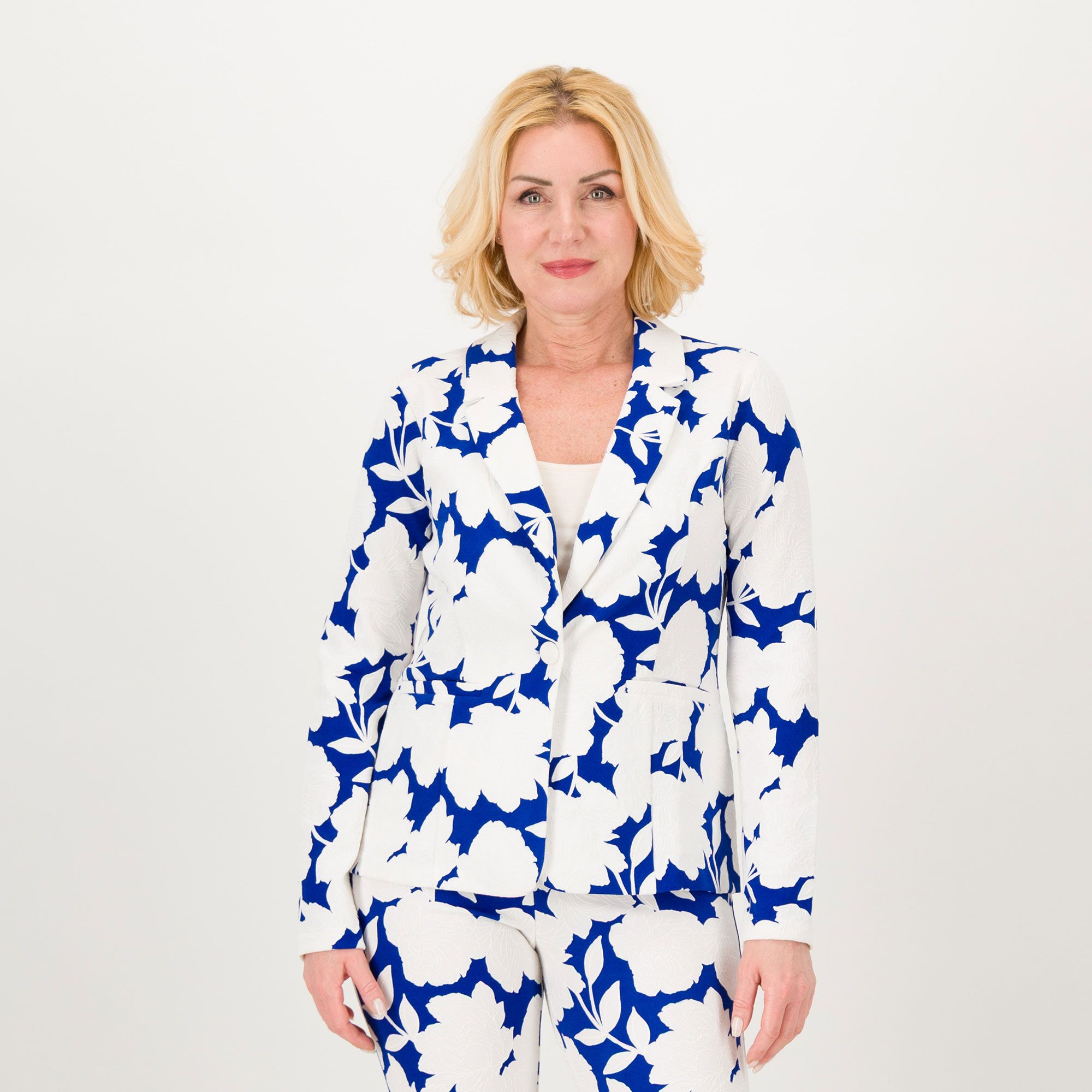 Nina Leonard Blazer in tessuto crêpe con fantasia floreale in rilievo