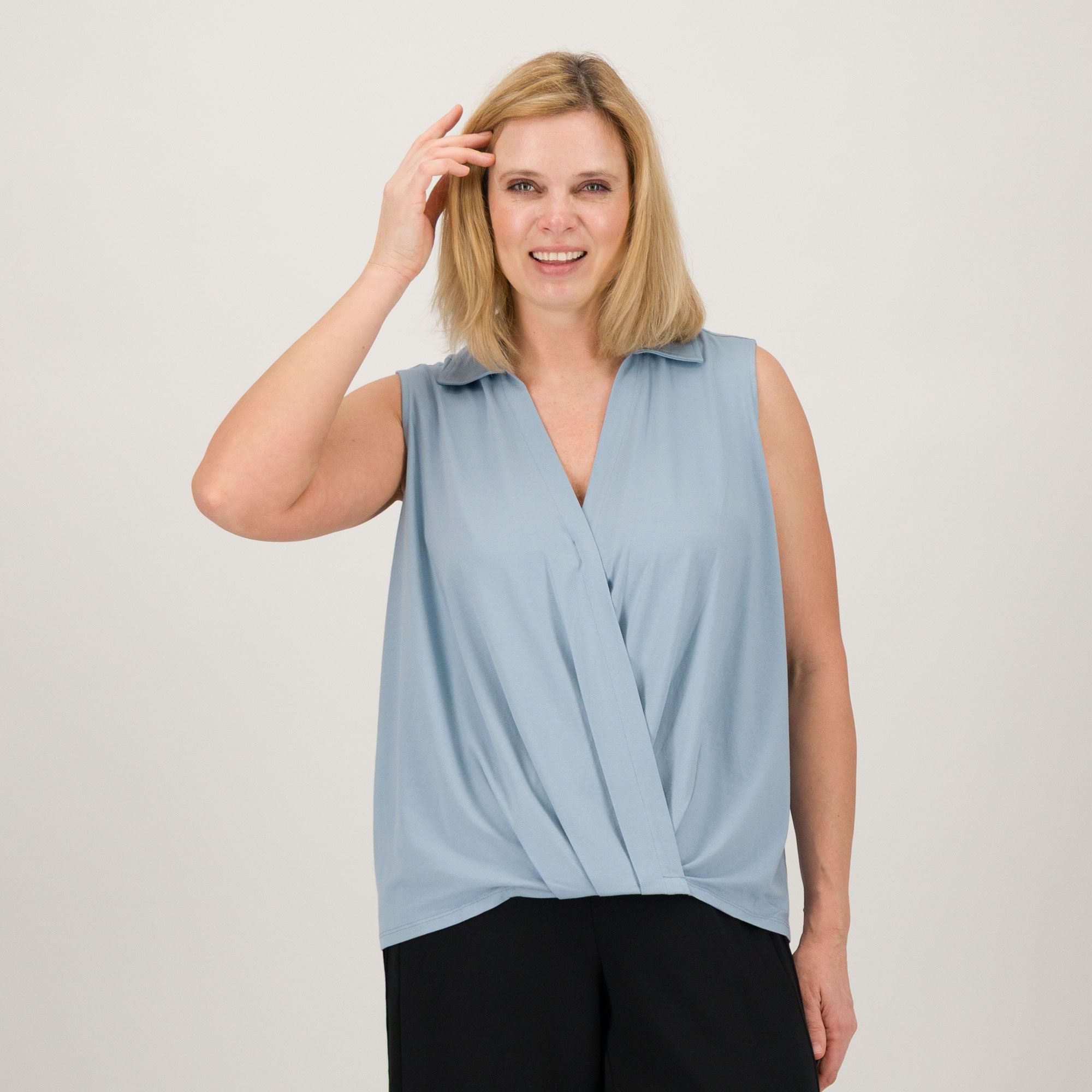 Wynne Layers
Top smanicato in 
jersey, collo a V