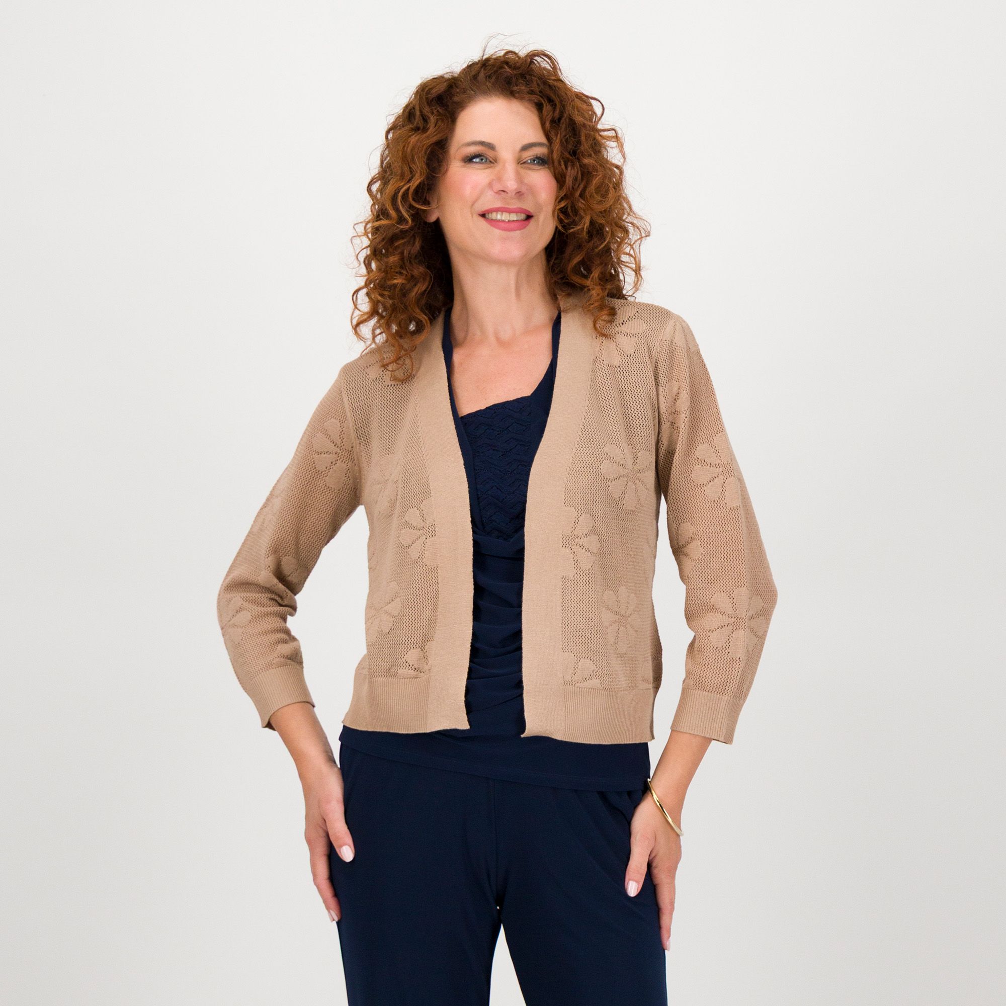 Nina Leonard
Cardigan traforato
fantasia a fiori