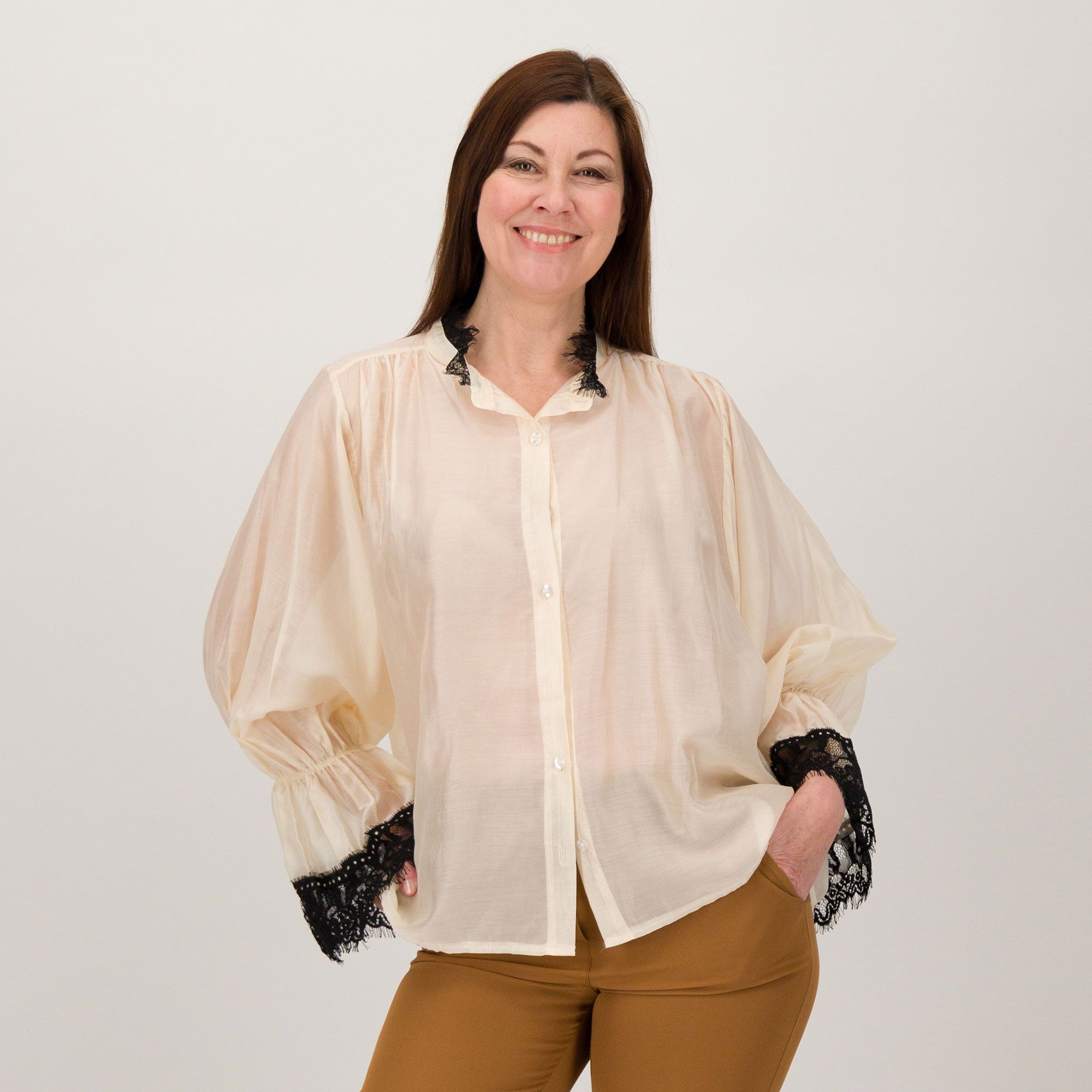 Mood Atelier
Camicia in mussola di
lyocell con collo
coreana a manica 
lunga