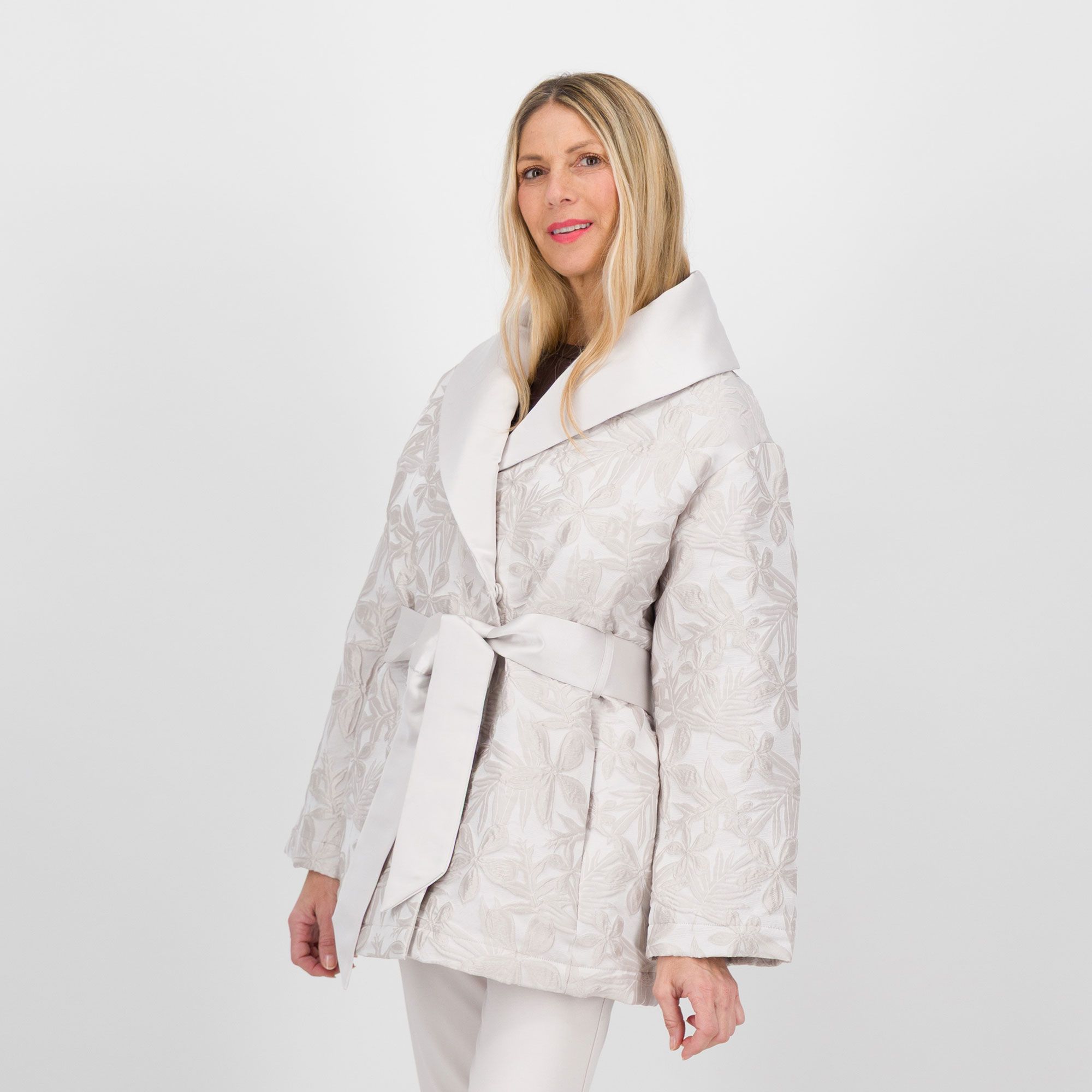 Wynne Layers
Giacca Jacquard
con imbottitura
e disegno floreale