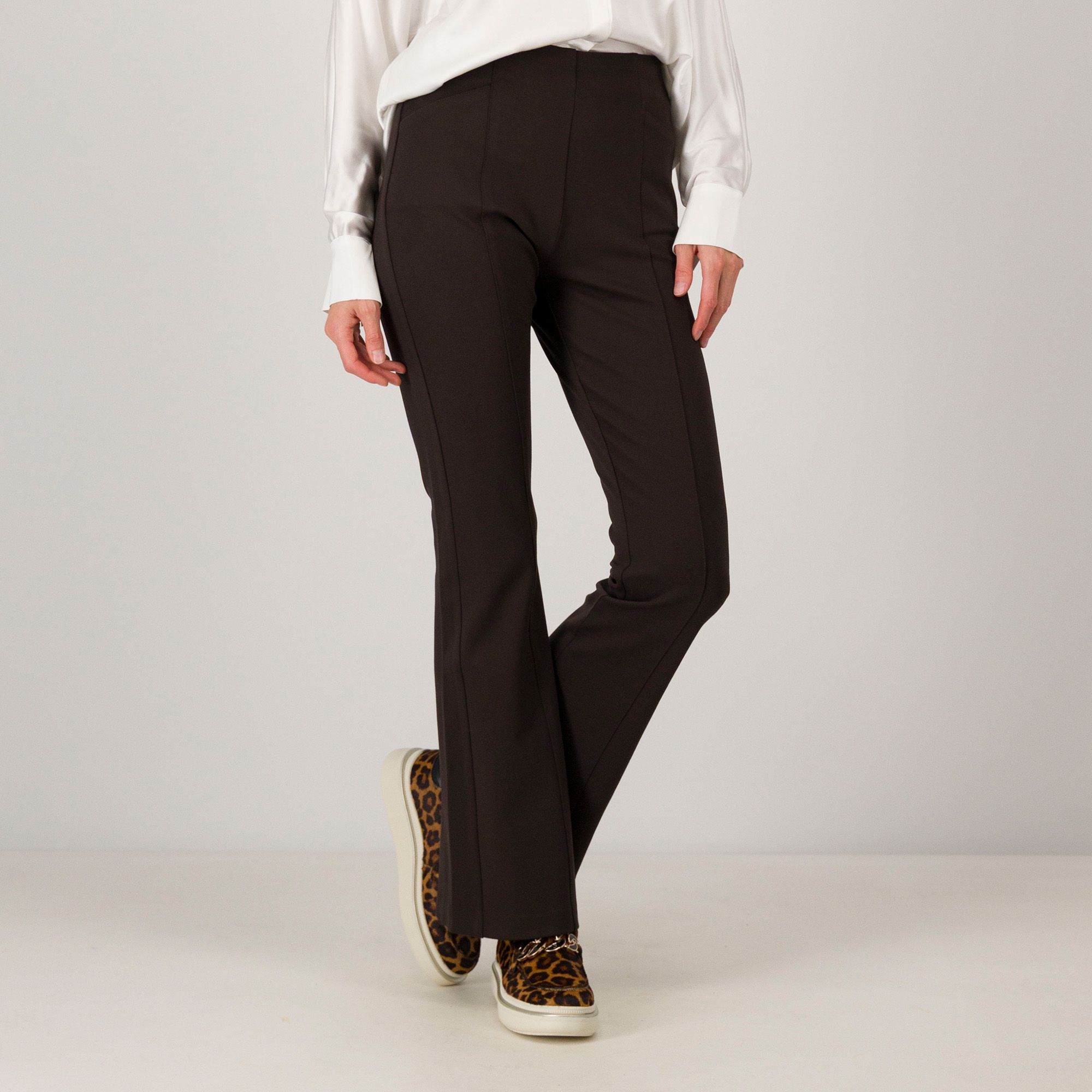 Officina della Moda
Pantaloni a zampetta
elasticizzati