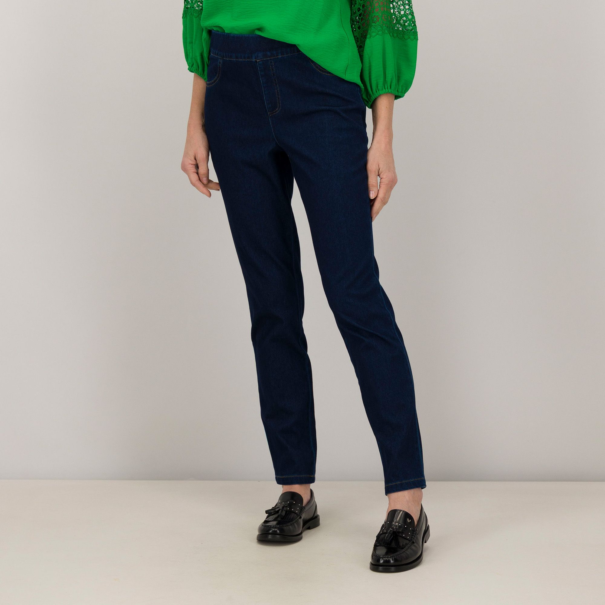 Nina Leonard
Jeans
a gamba dritta
con elastico