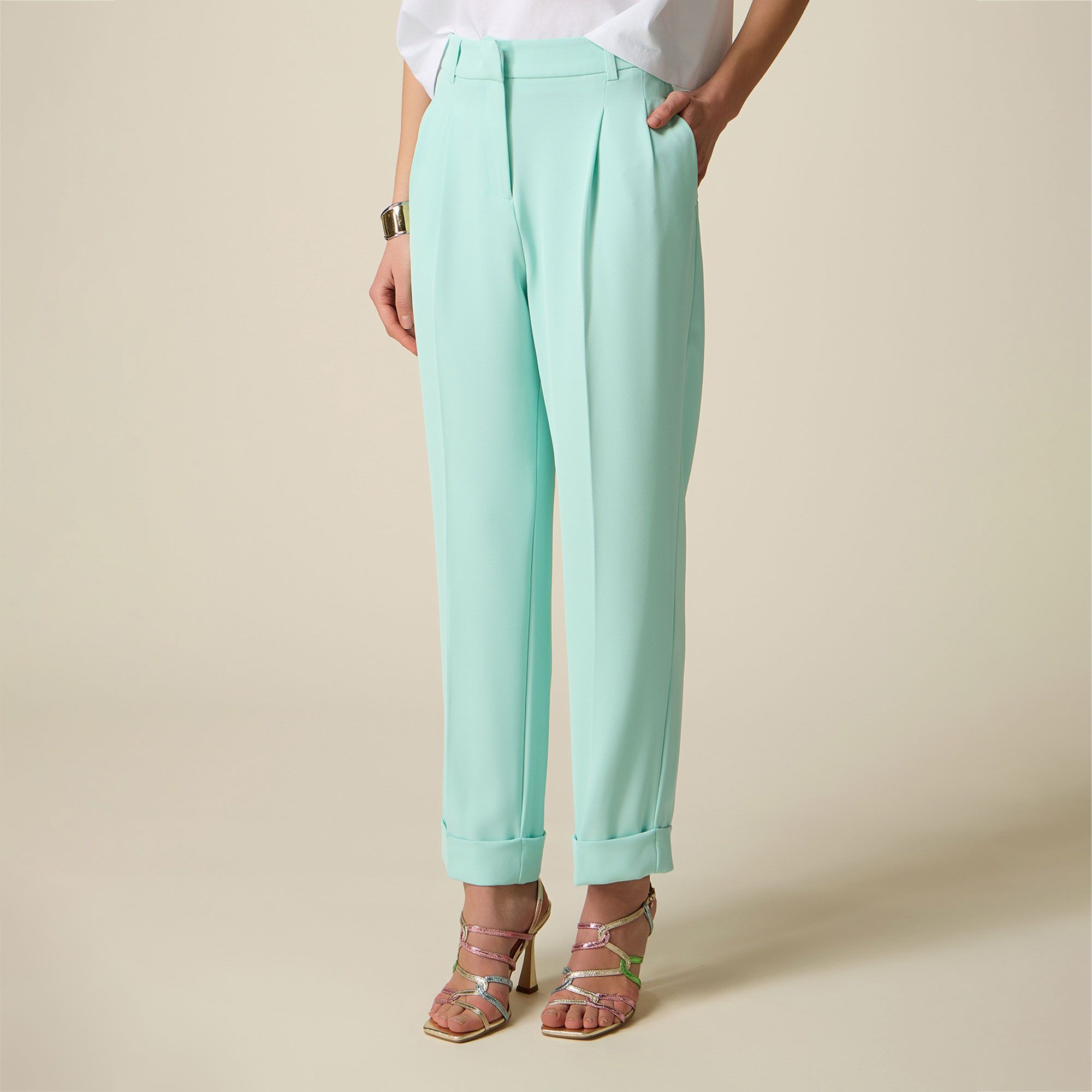 Oltre
Pantaloni lunghi
a linea dritta