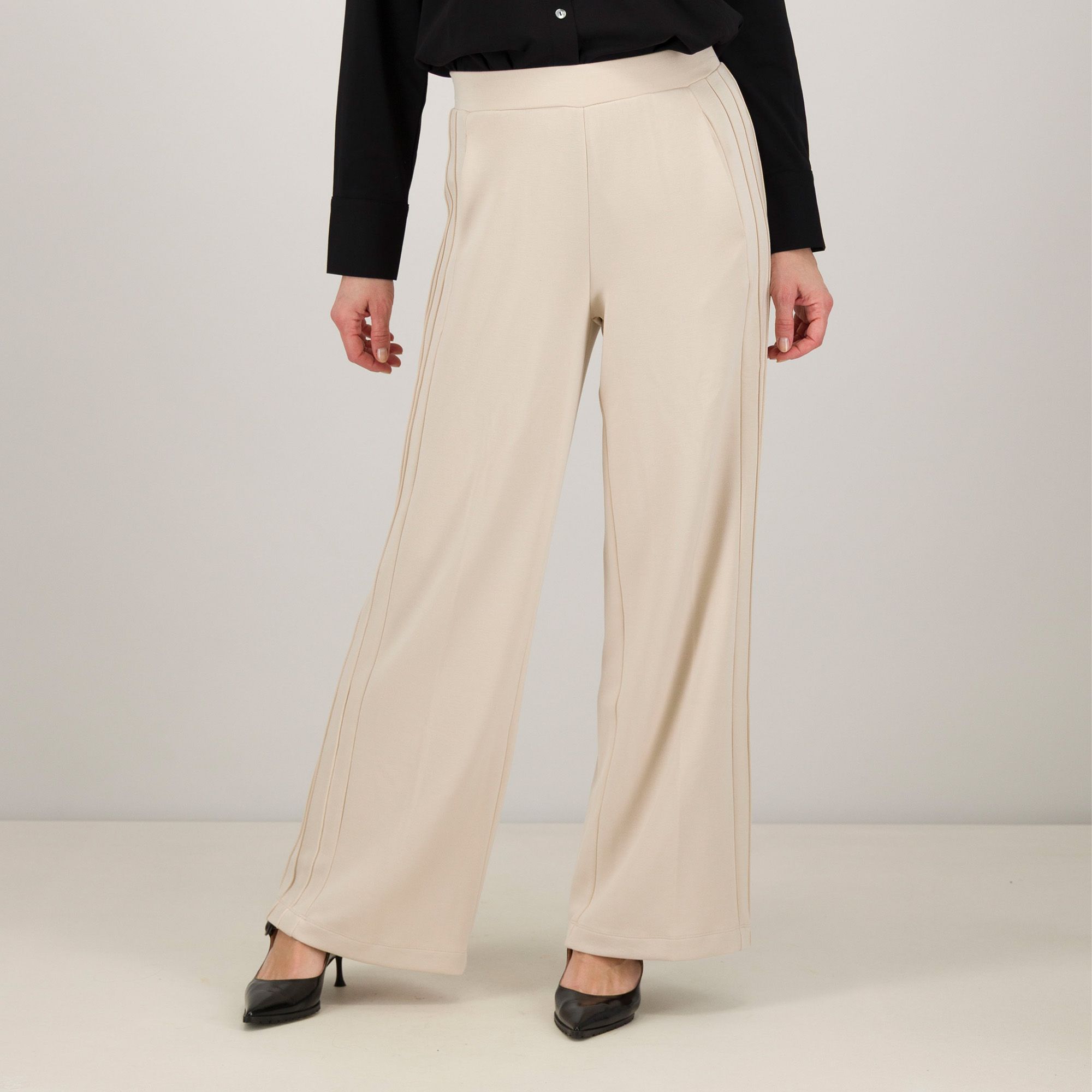 Wynne Layers
Pantaloni ampi
con elastico e tasche