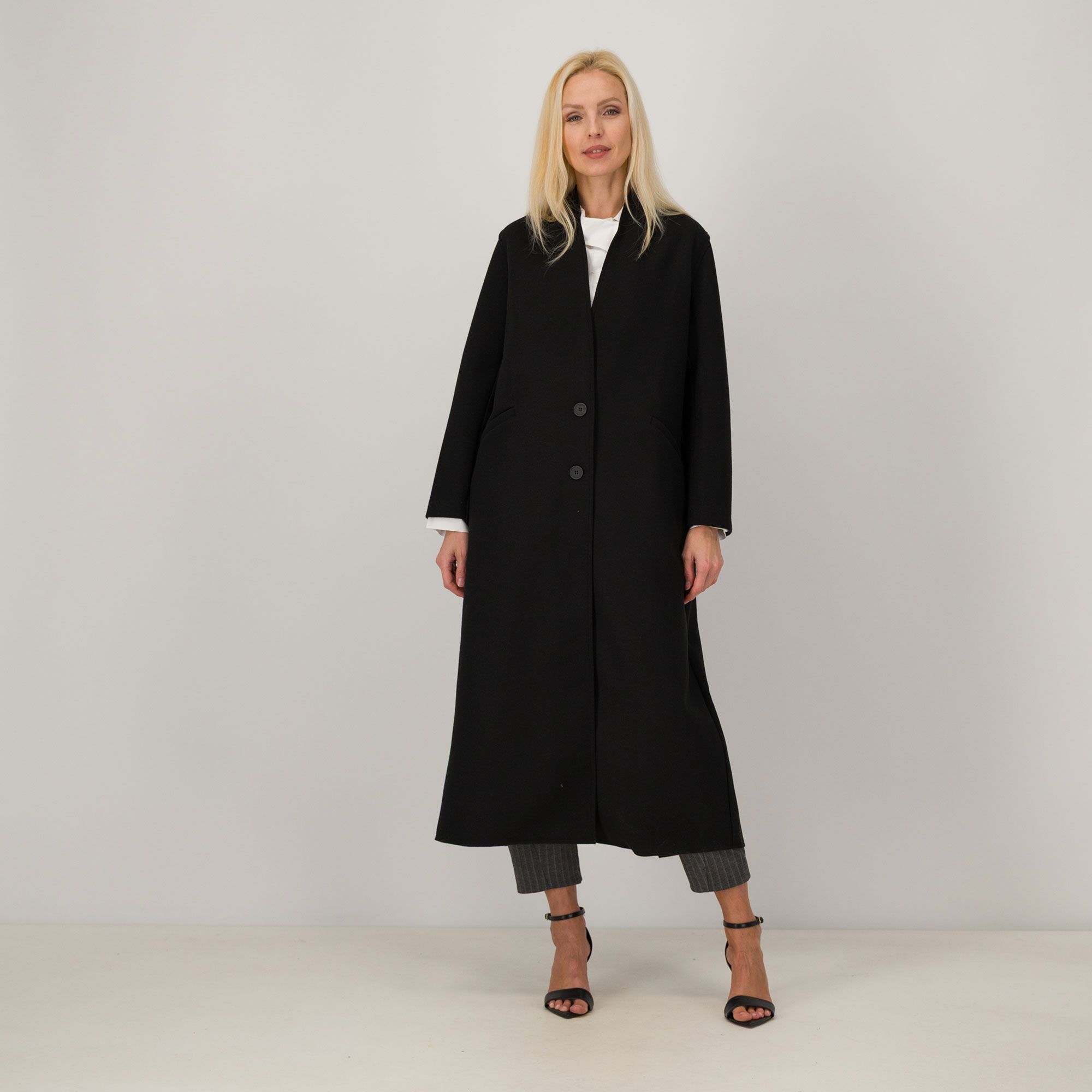 Lucrezia Sciortino
Cappotto
lungo
in panno