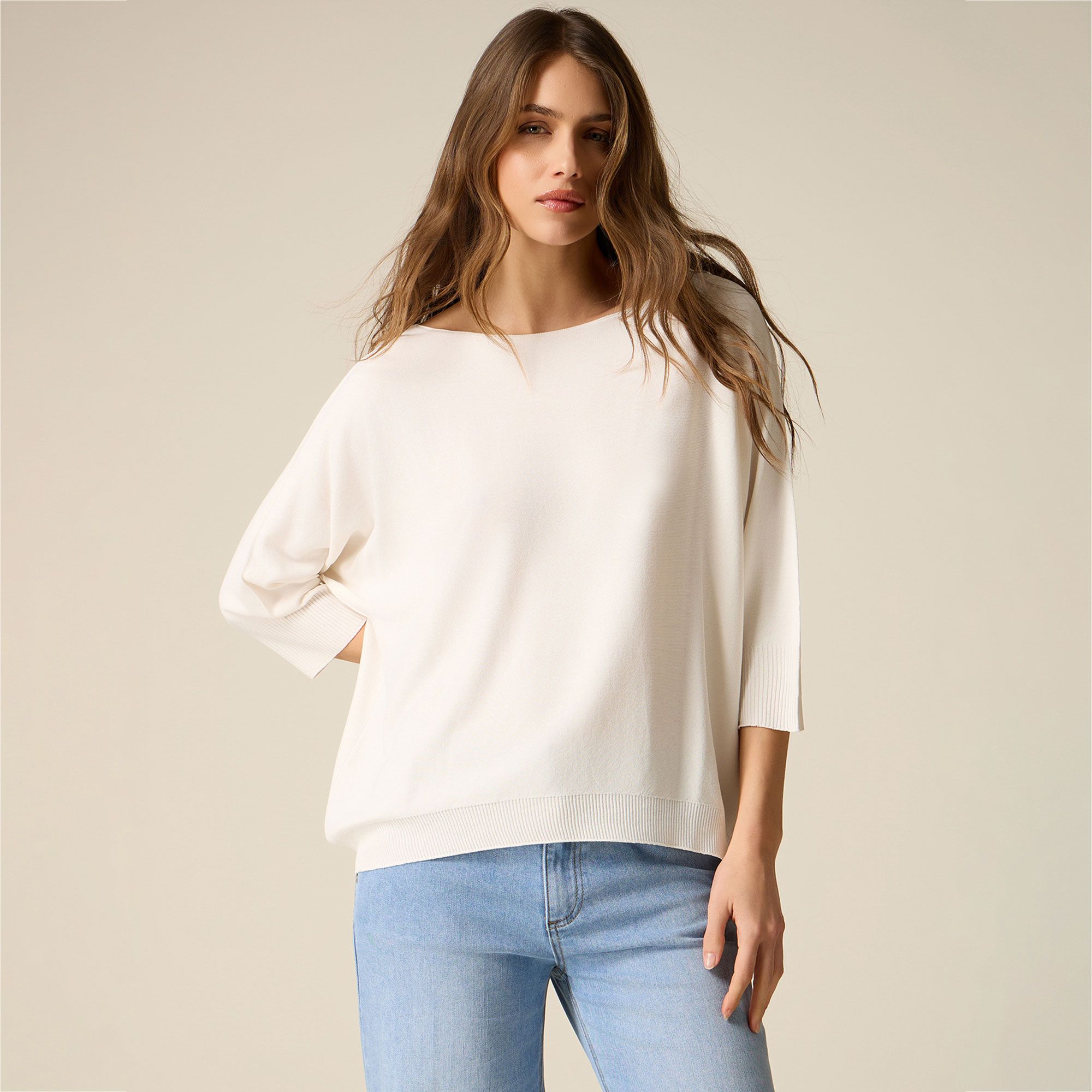 Oltre
Maglia in filato
con scollo
a barchetta