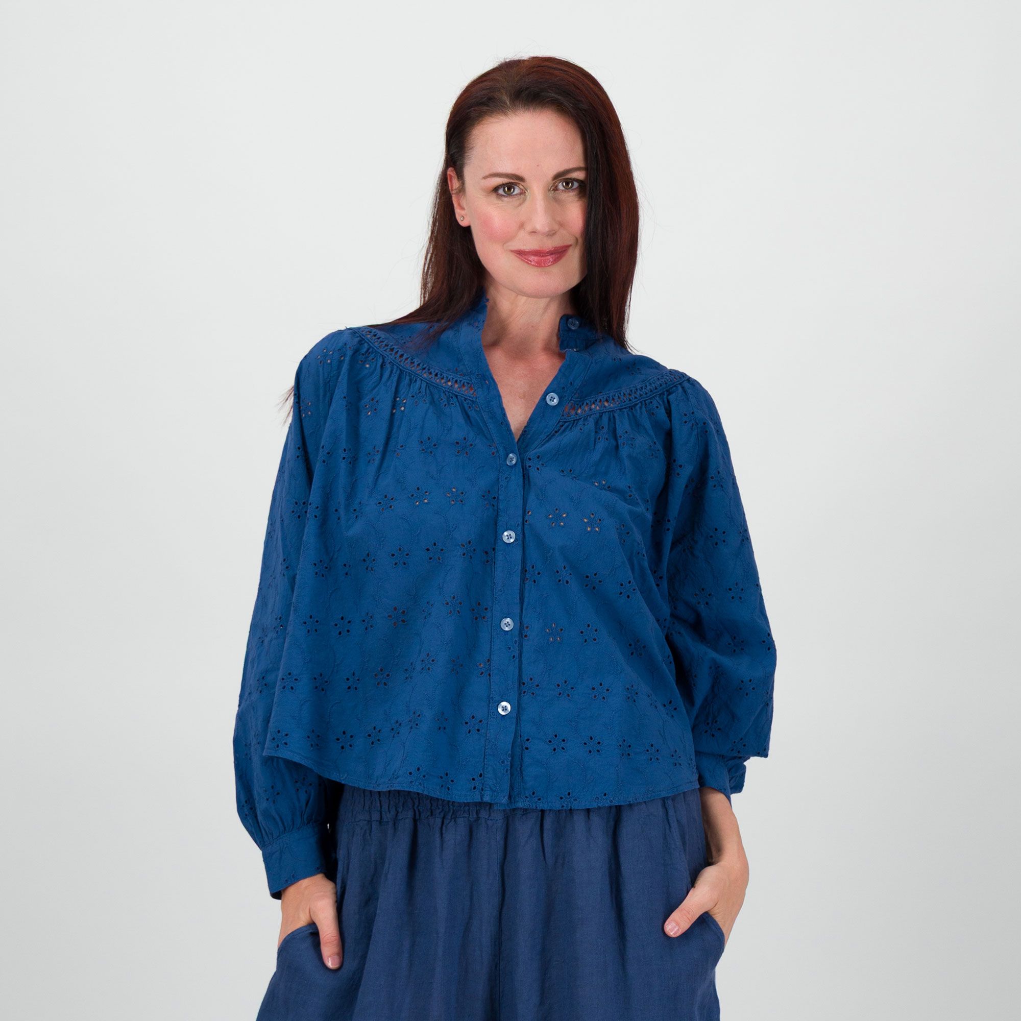 Angela Mele Milano Camicia a maniche lunghe in cotone pizzo sangallo