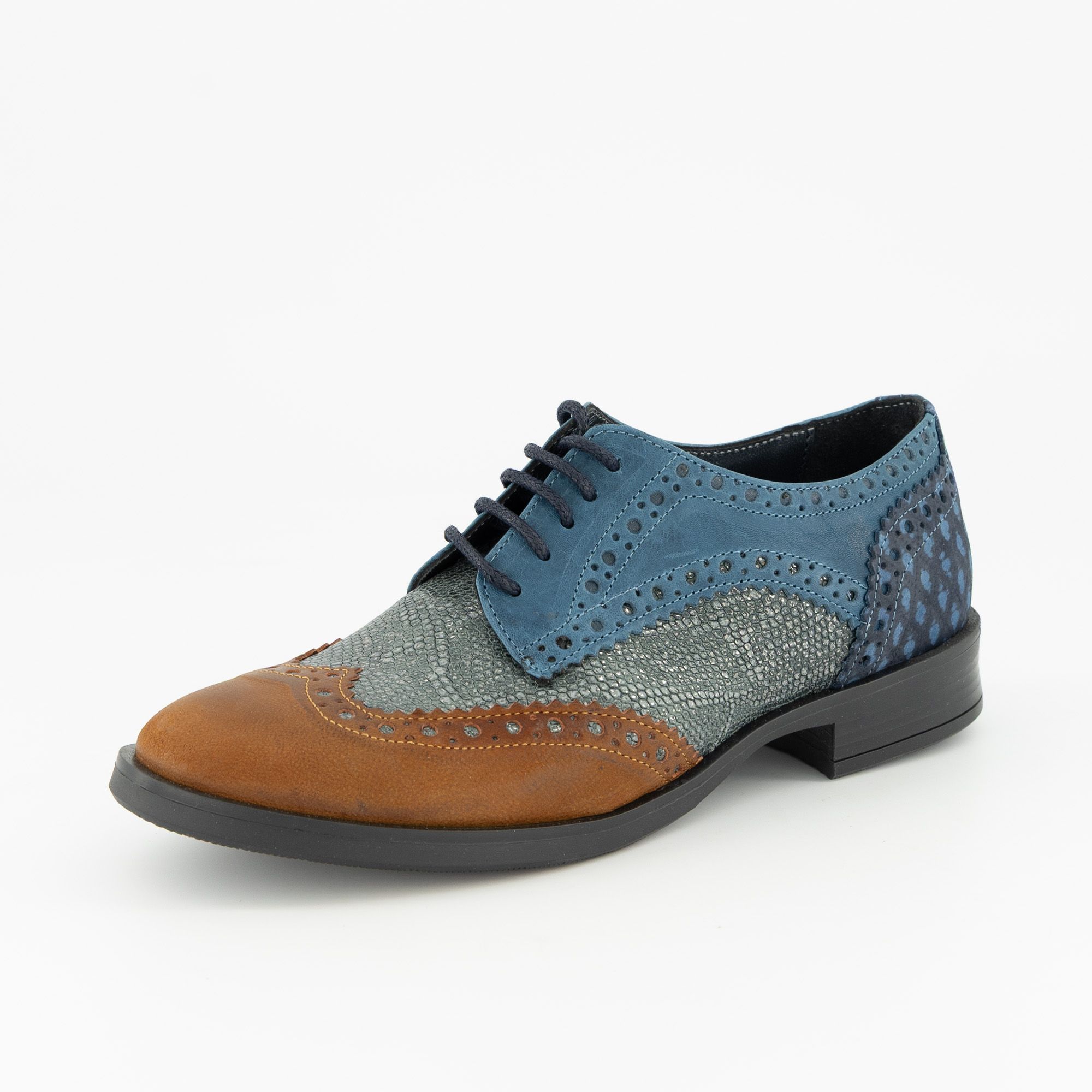 Ebarrito
Mocassini Derby
con tomaia in pelle
patchwork