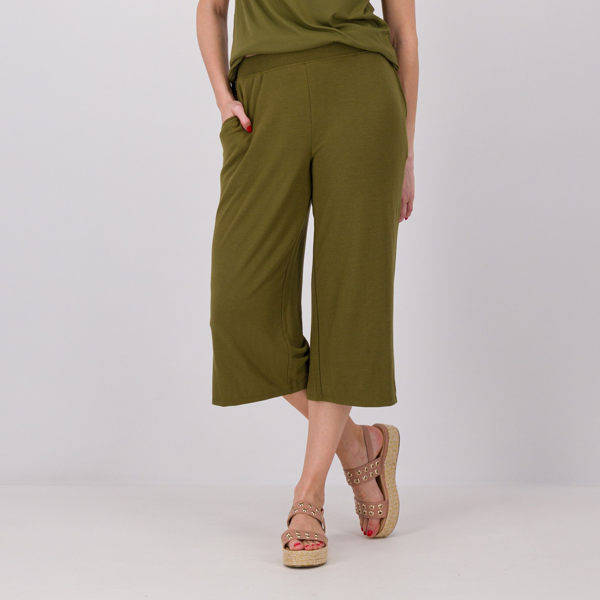 Image of Cuddl Duds Pantaloni cropped in jersey con spacchi laterali061