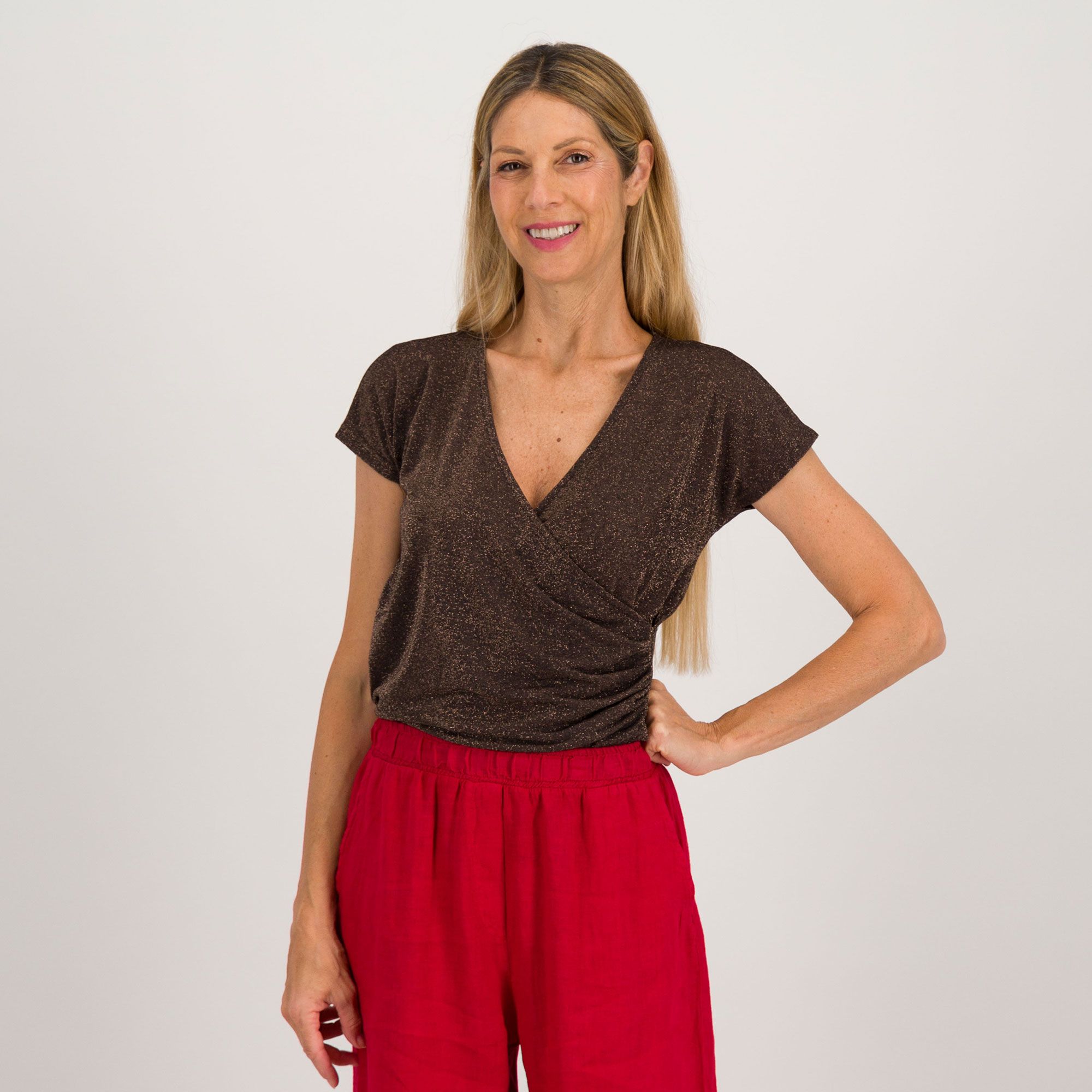  Officina della Moda
T-shirt incrociata
con scollo a V