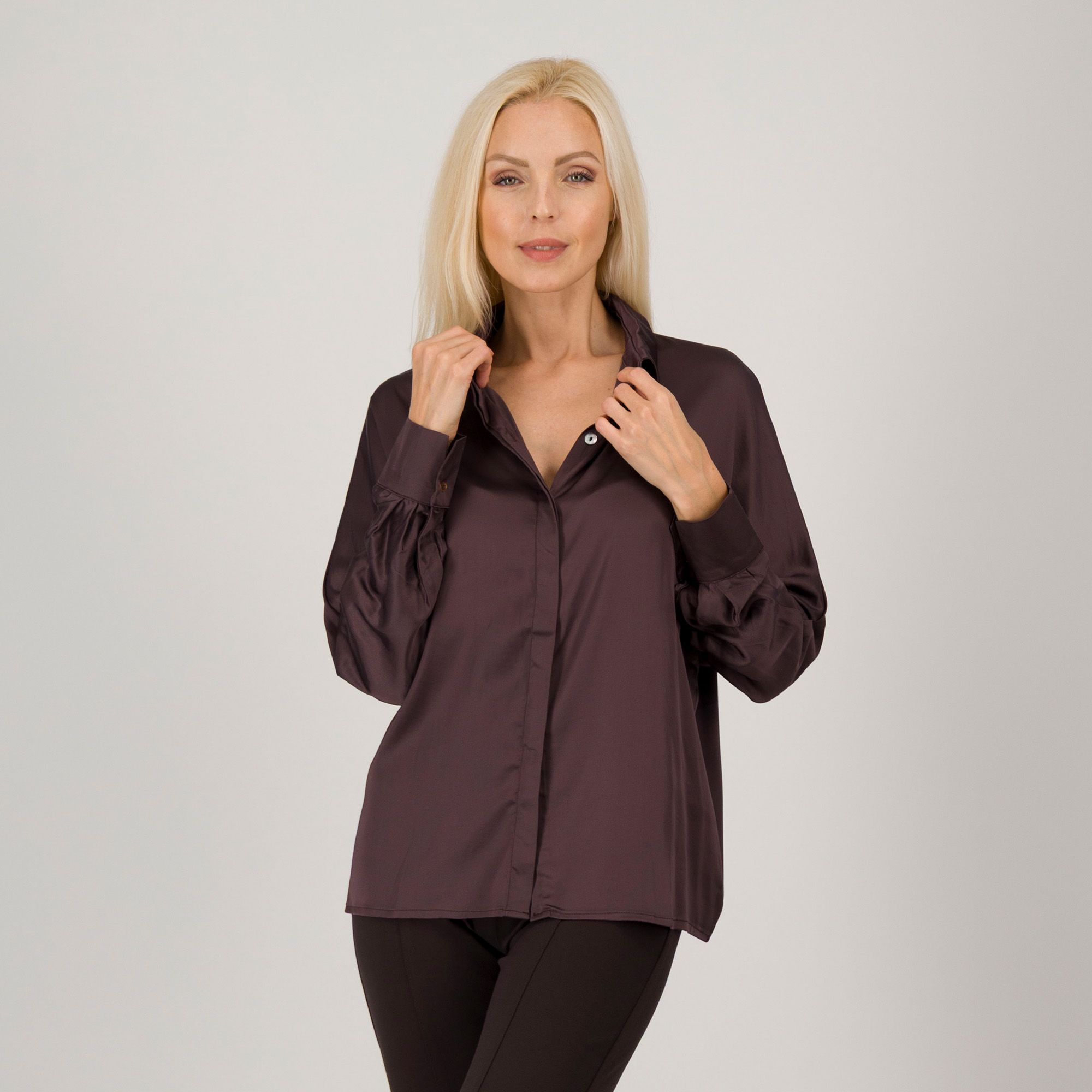 Officina della Moda
Camicia di raso
a manica lunga