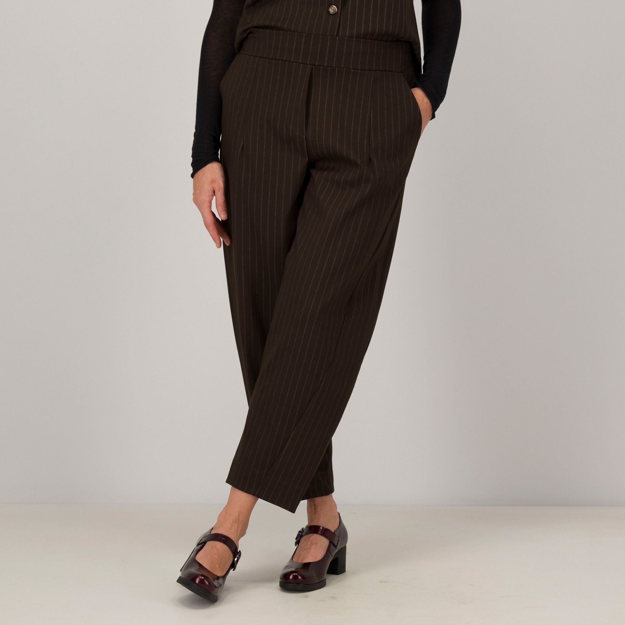 Lucrezia Sciortino
Pantaloni balloon in
punto Milano con
elastico