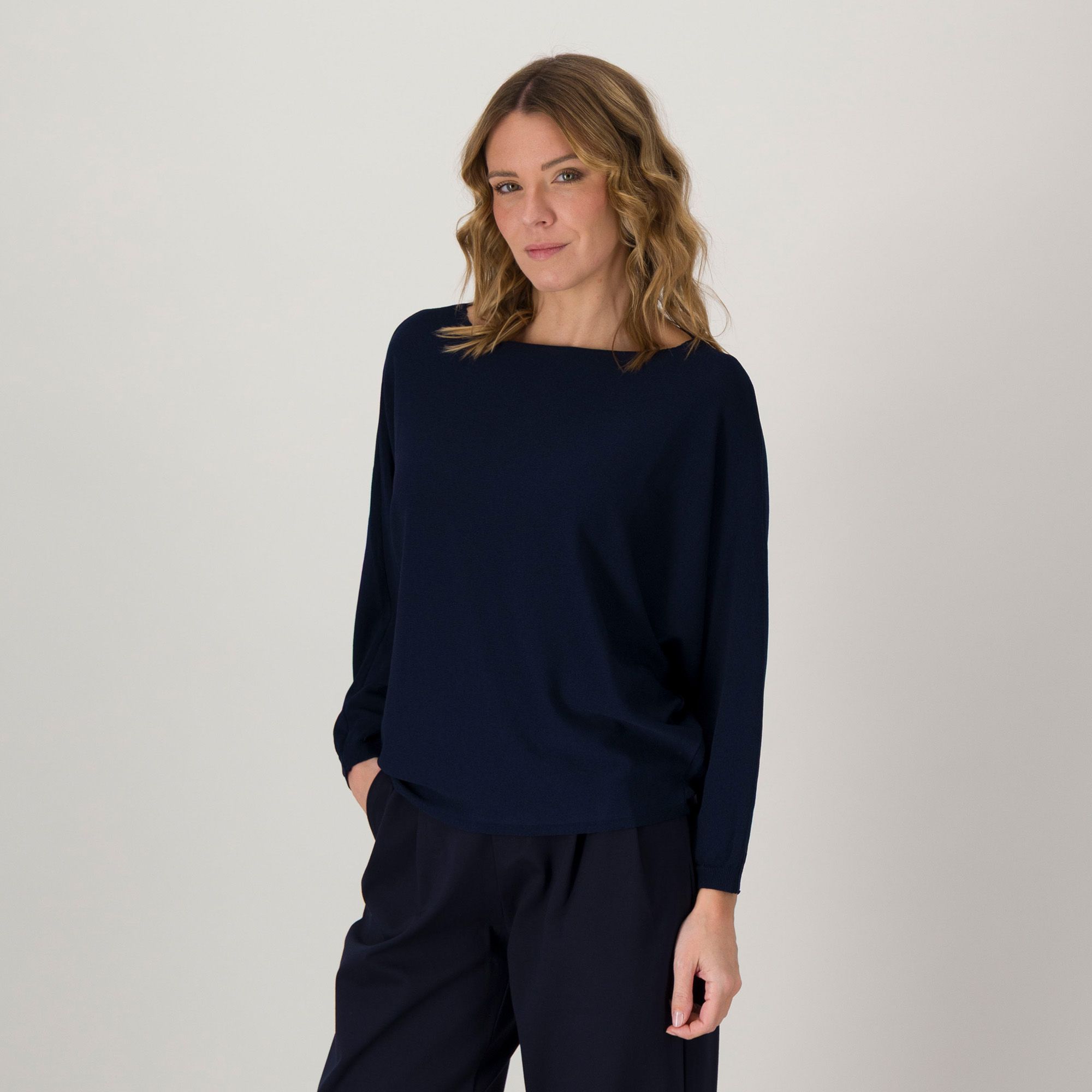 Lucrezia Sciortino
Maglia in filato
misto viscosa a
maniche lunghe