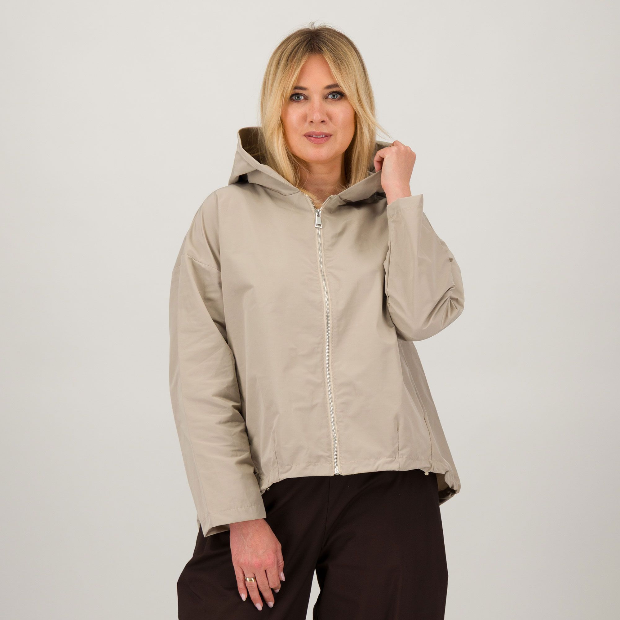 Lucrezia Sciortino
Giubbino con
cappuccio e fondo
ampio con coulisse