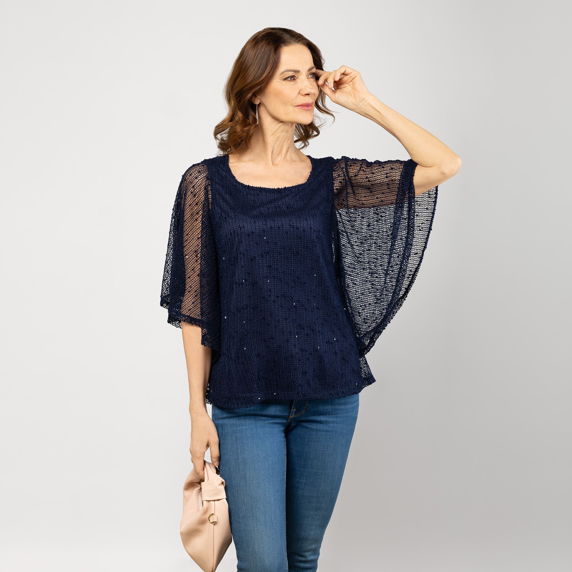 Nina Leonard
Blusa in tessuto
a rete con paillettes
e scollo tondo