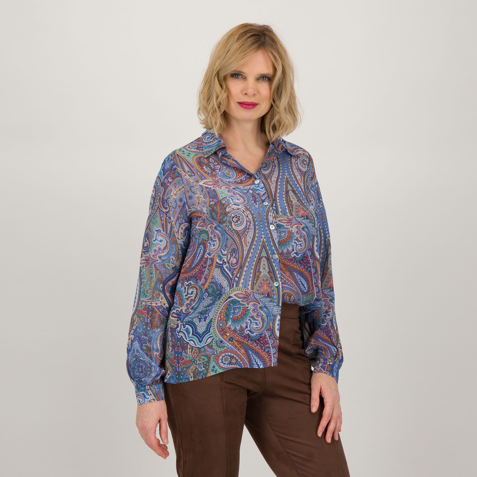 Officina della Moda
Camicia in viscosa
fantasia crêpe a
maniche lunghe