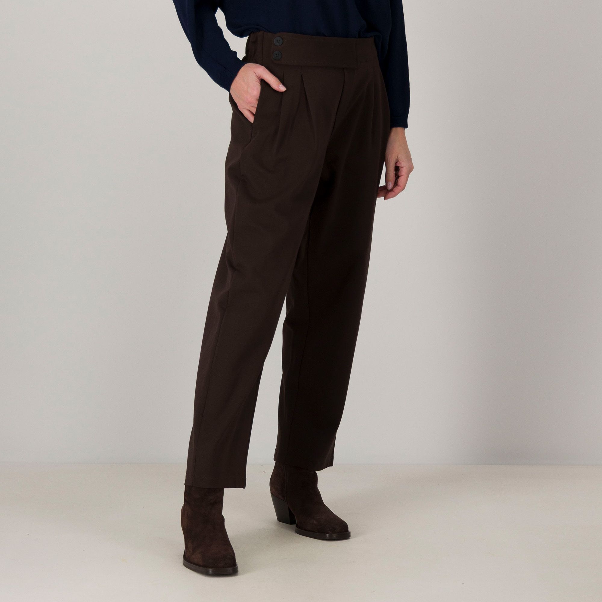 Lucrezia Sciortino
Pantaloni barrel in
punto Milano con
elastico