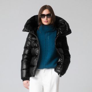 YES ZEE
Giacca trapuntata
con cappuccio ampio
90% piumino 10% piuma