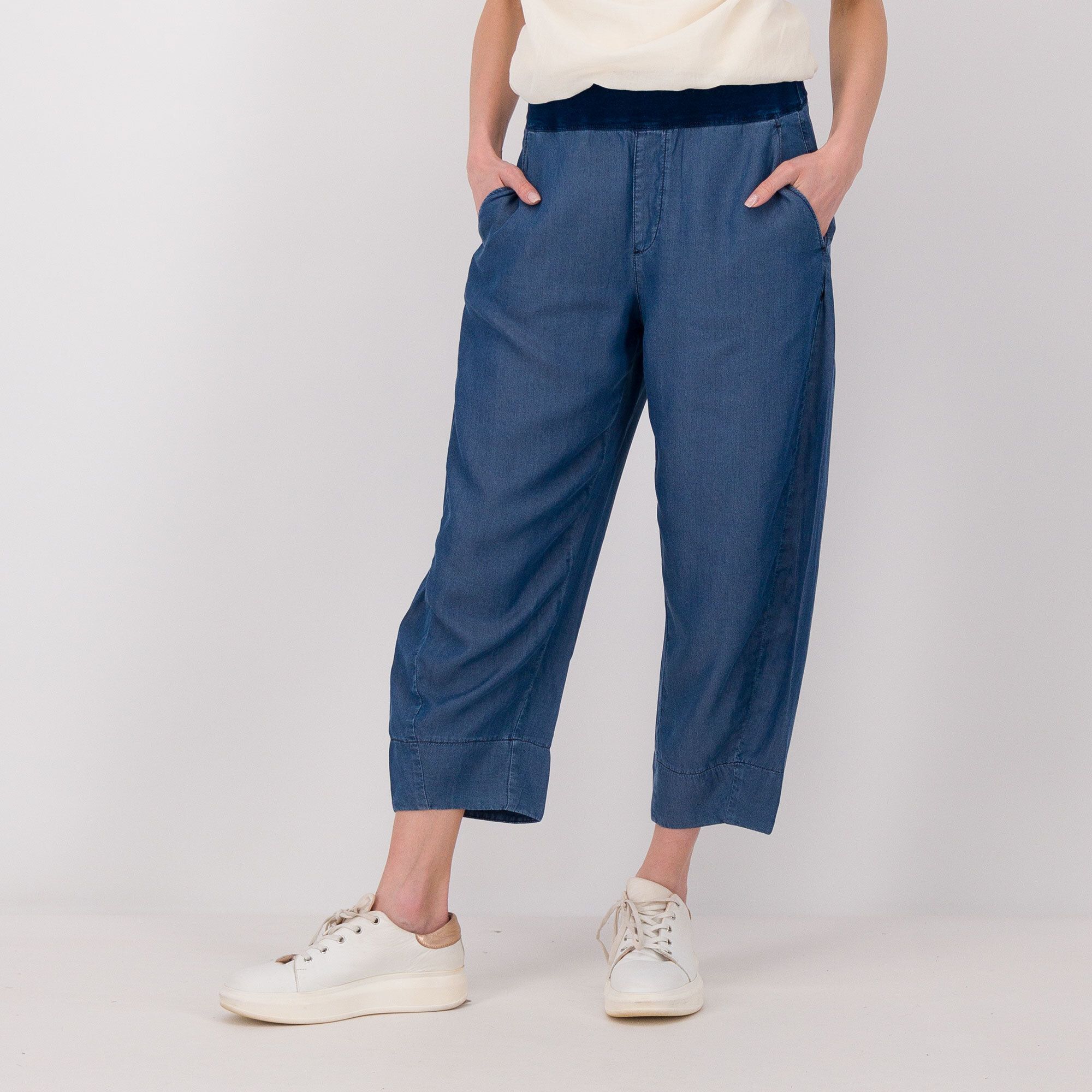 Image of Colour Lab Pantaloni a carota in tessuto Lyocell denim061