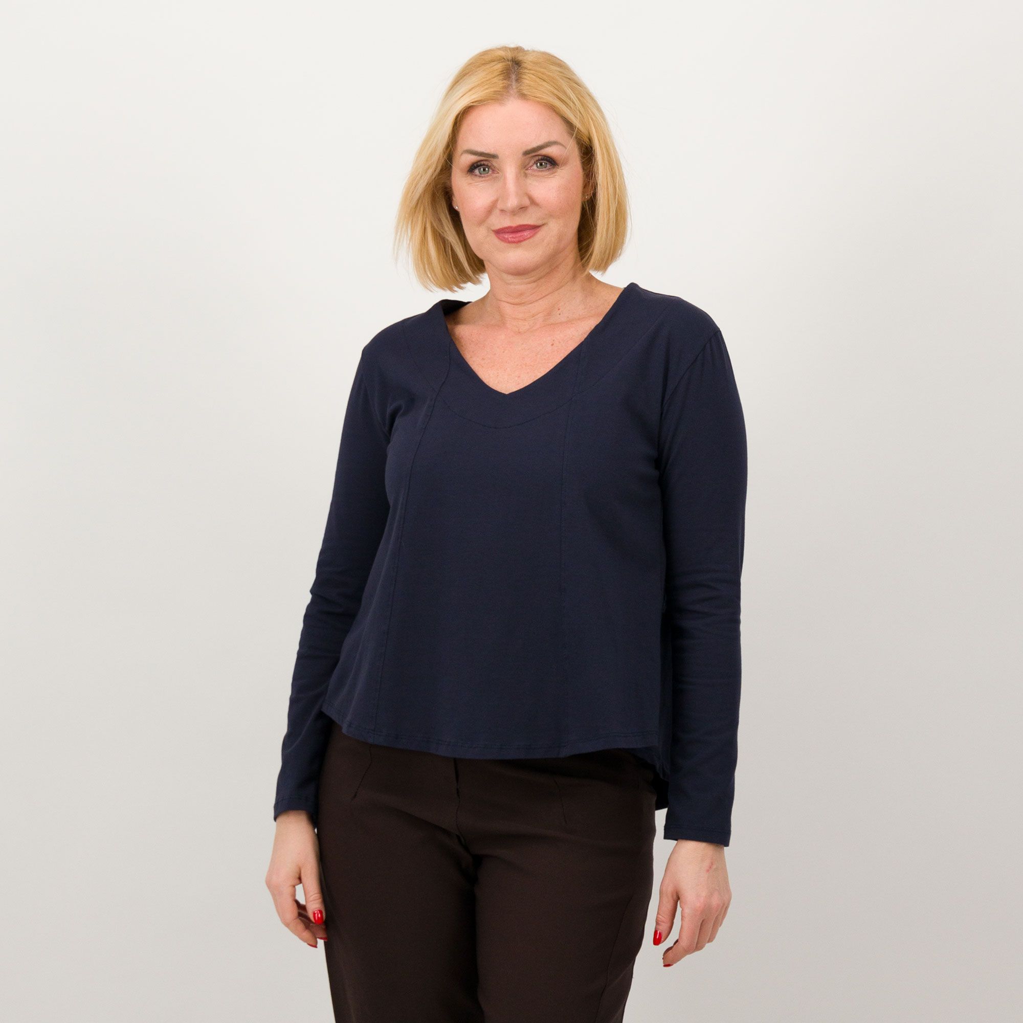 Image of Lucrezia Sciortino T-shirt in jersey di cotone con scollo a V profondo061