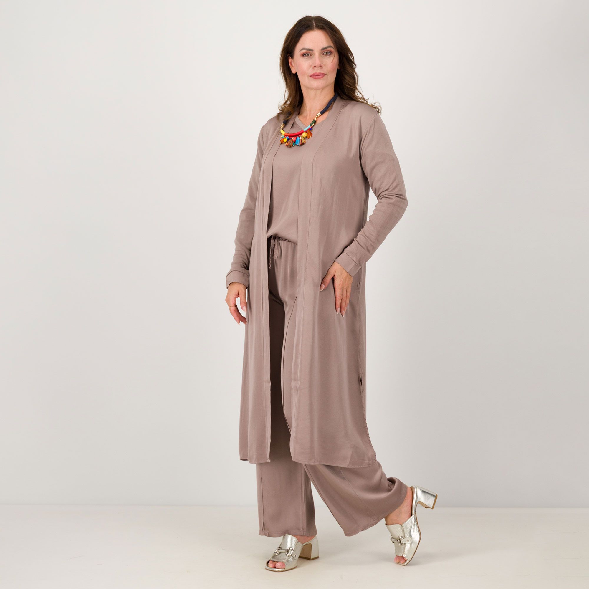 James Lakeland
Cardigan lungo
in raso di viscosa