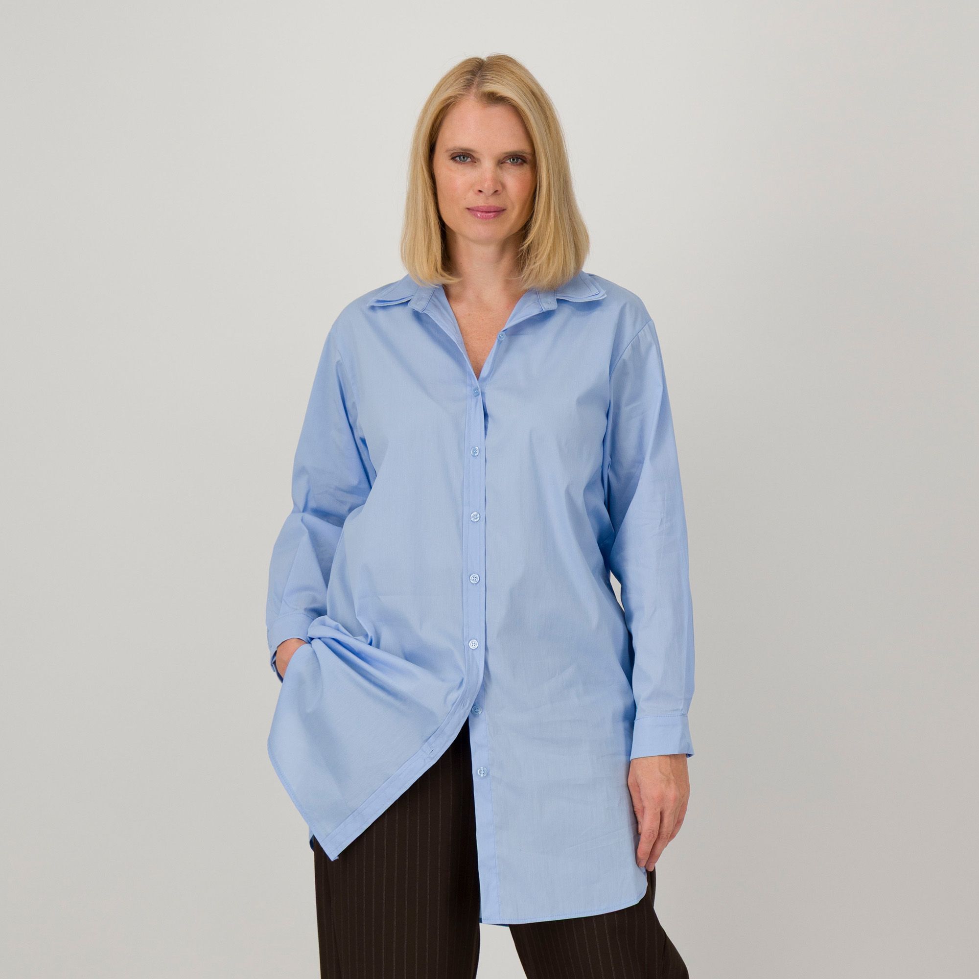 Lucrezia Sciortino
Camicia over
in popeline a
maniche lunghe