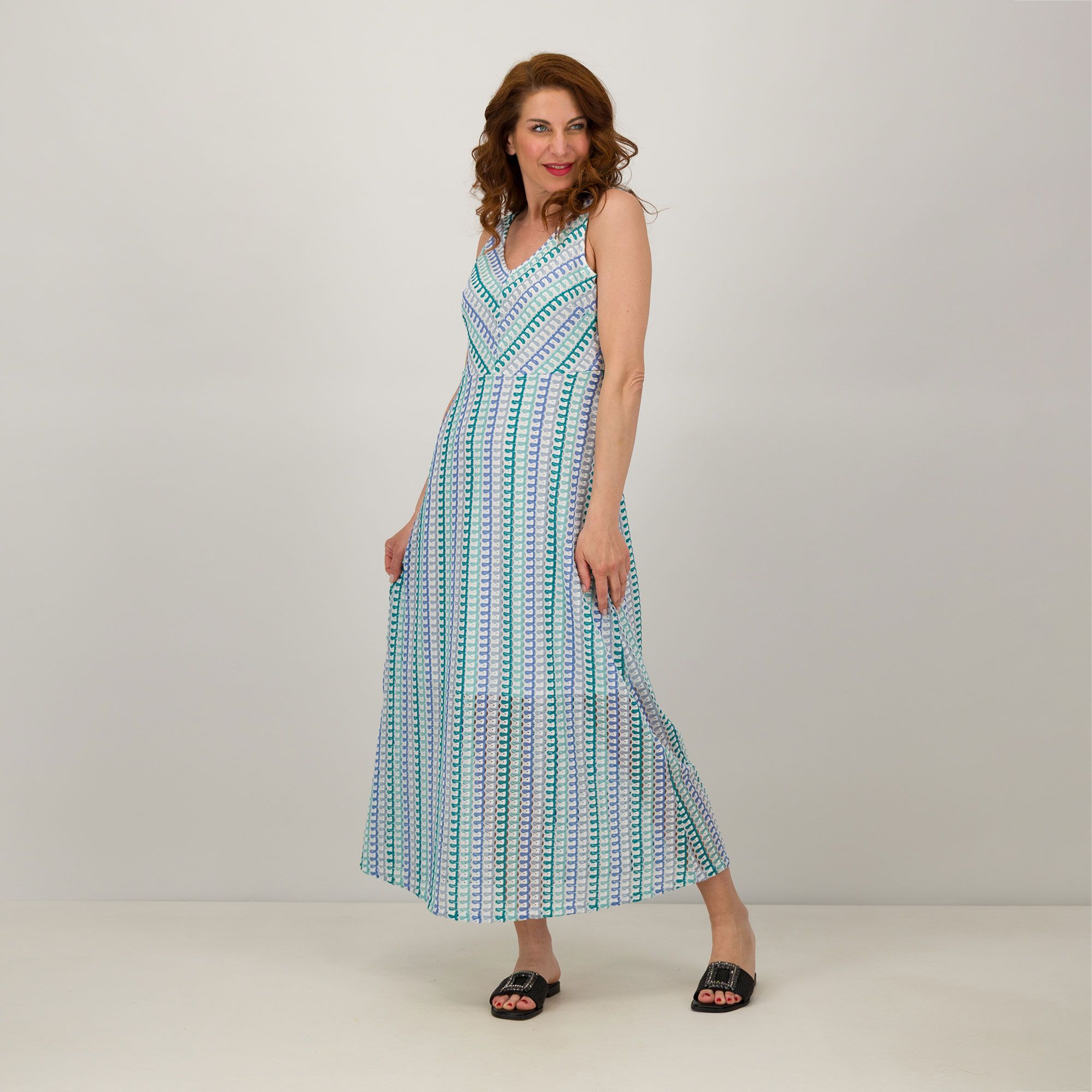 Nina Leonard
Abito smanicato 
in crochet fantasia 
con scollo a V